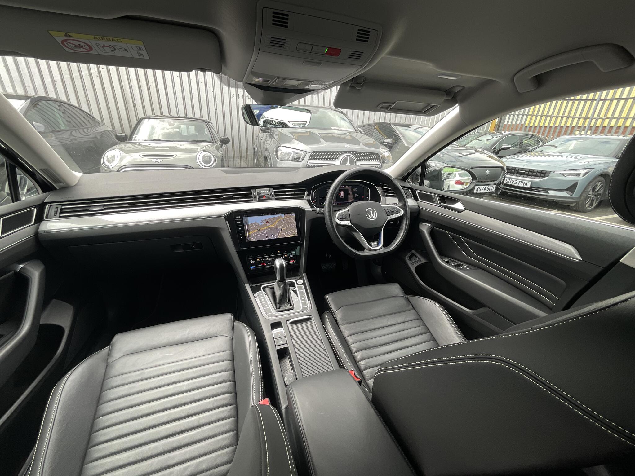 Volkswagen Passat view 32