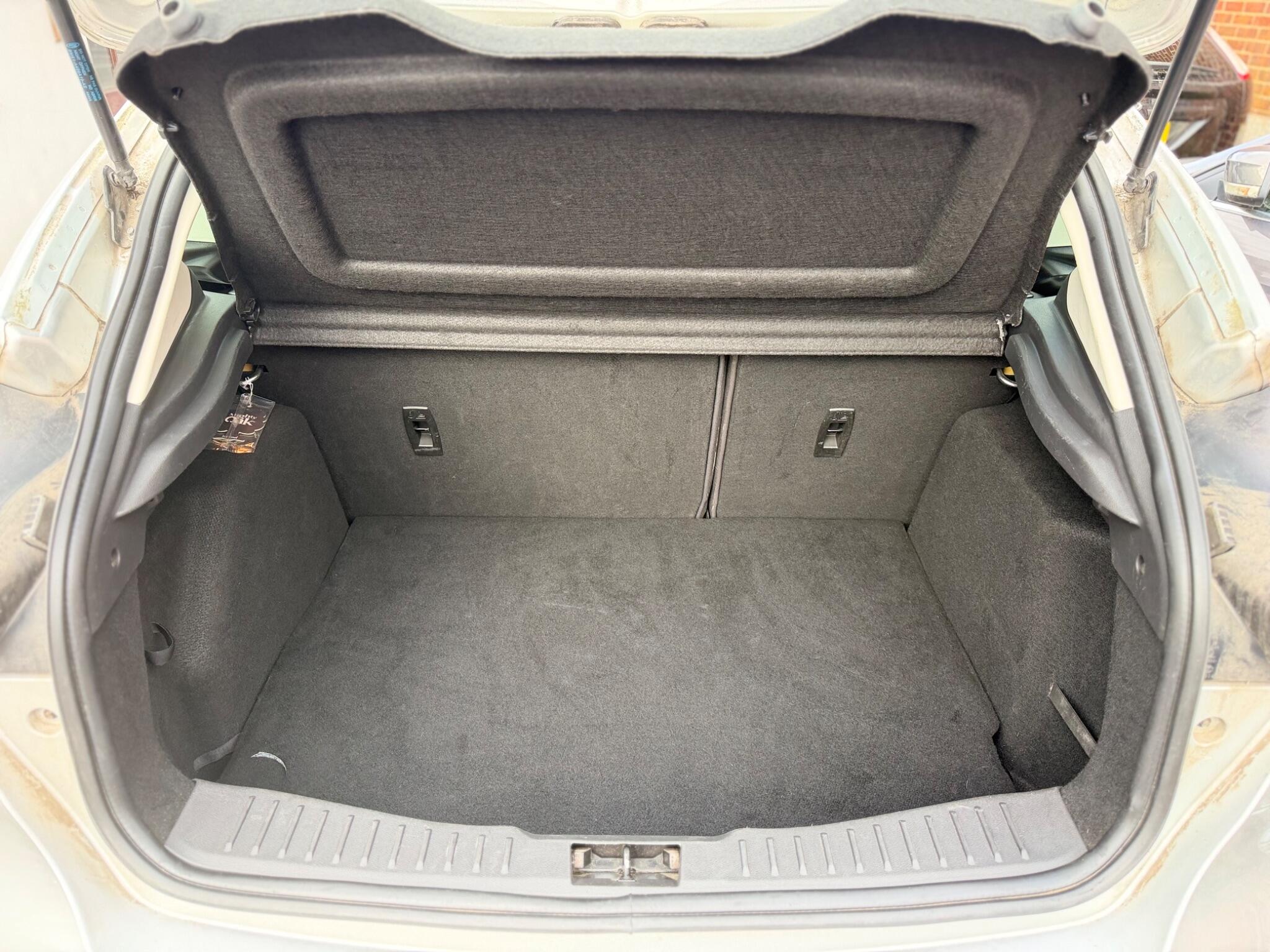 Ford Focus view 25