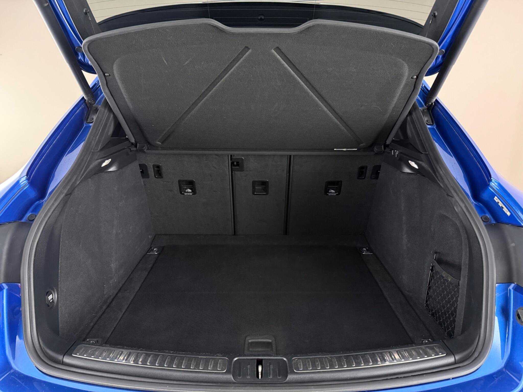Porsche Macan view 18