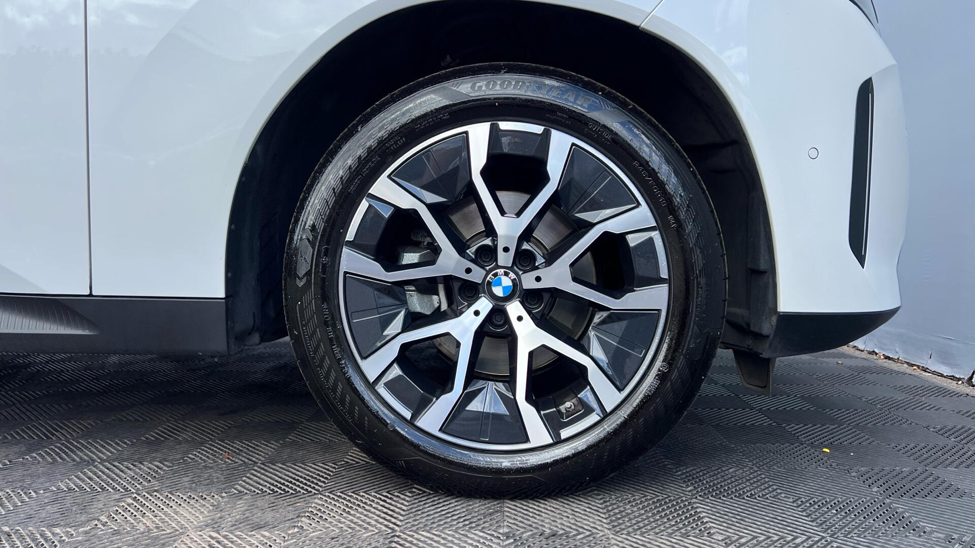 BMW X3 view 14