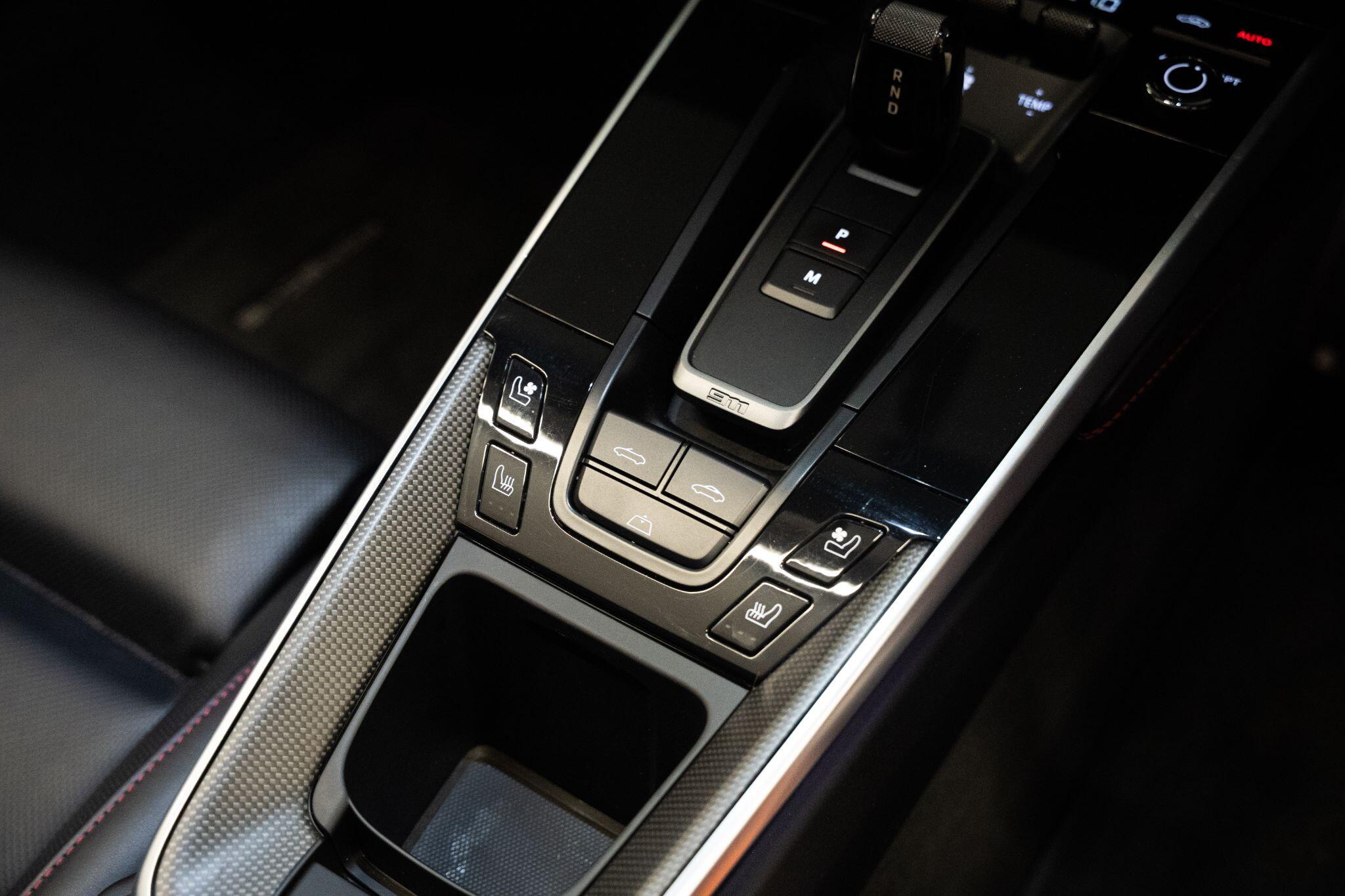 Porsche 911 view 34