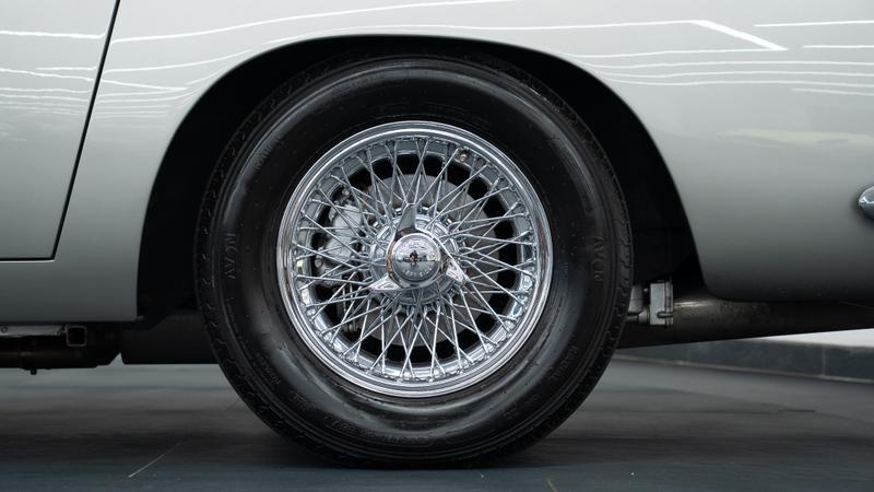 Aston Martin DB5 view 15