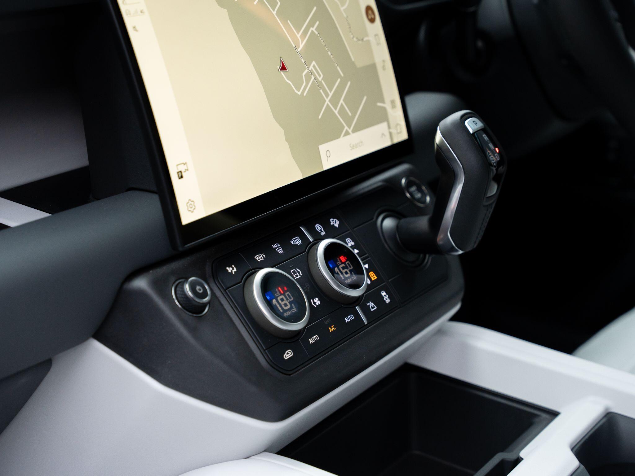 Land Rover Defender view 40