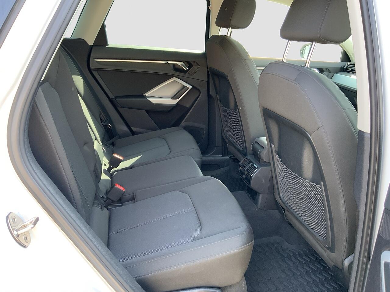 Audi Q3 view 17