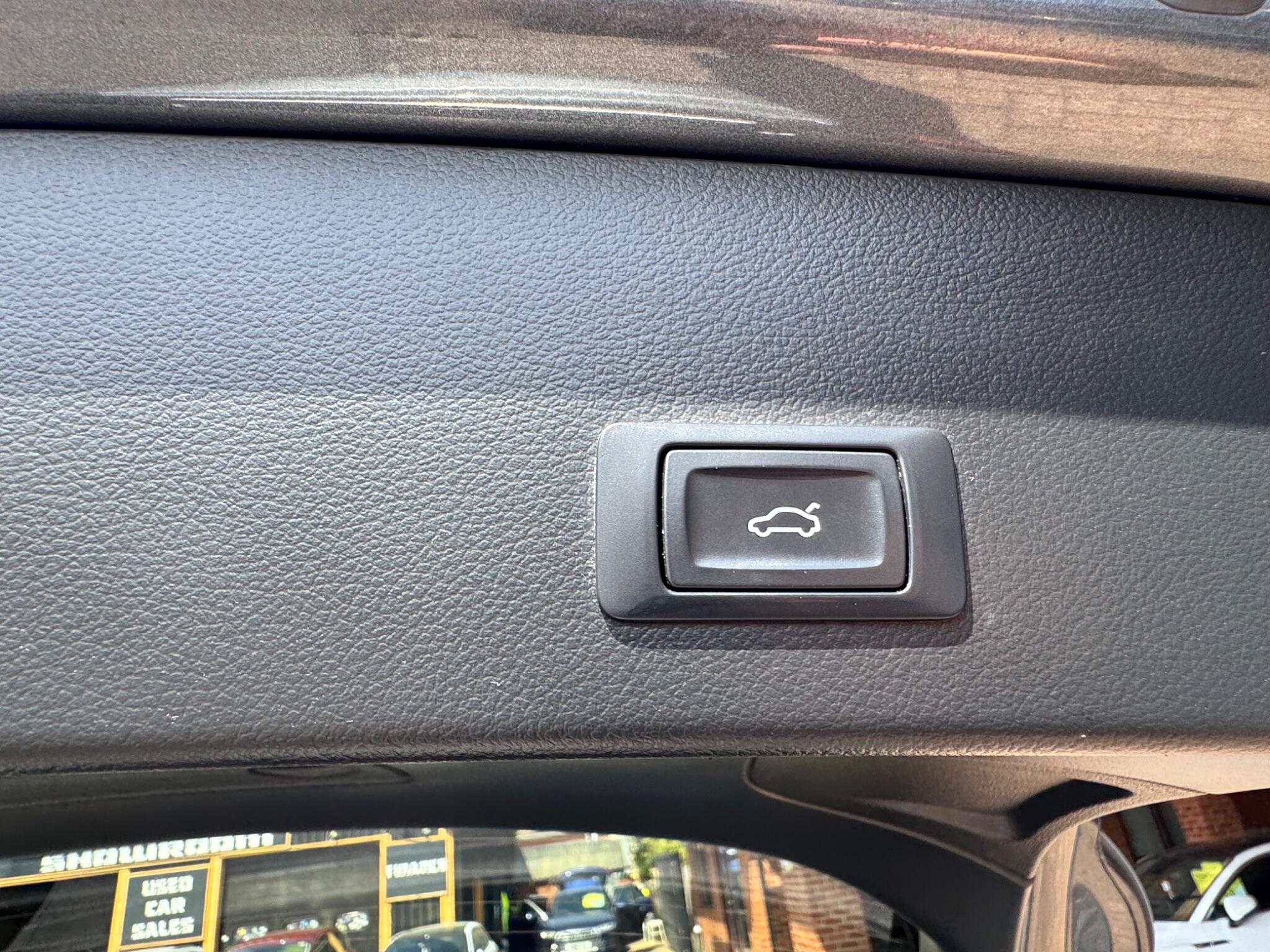 Audi A6 Avant view 12