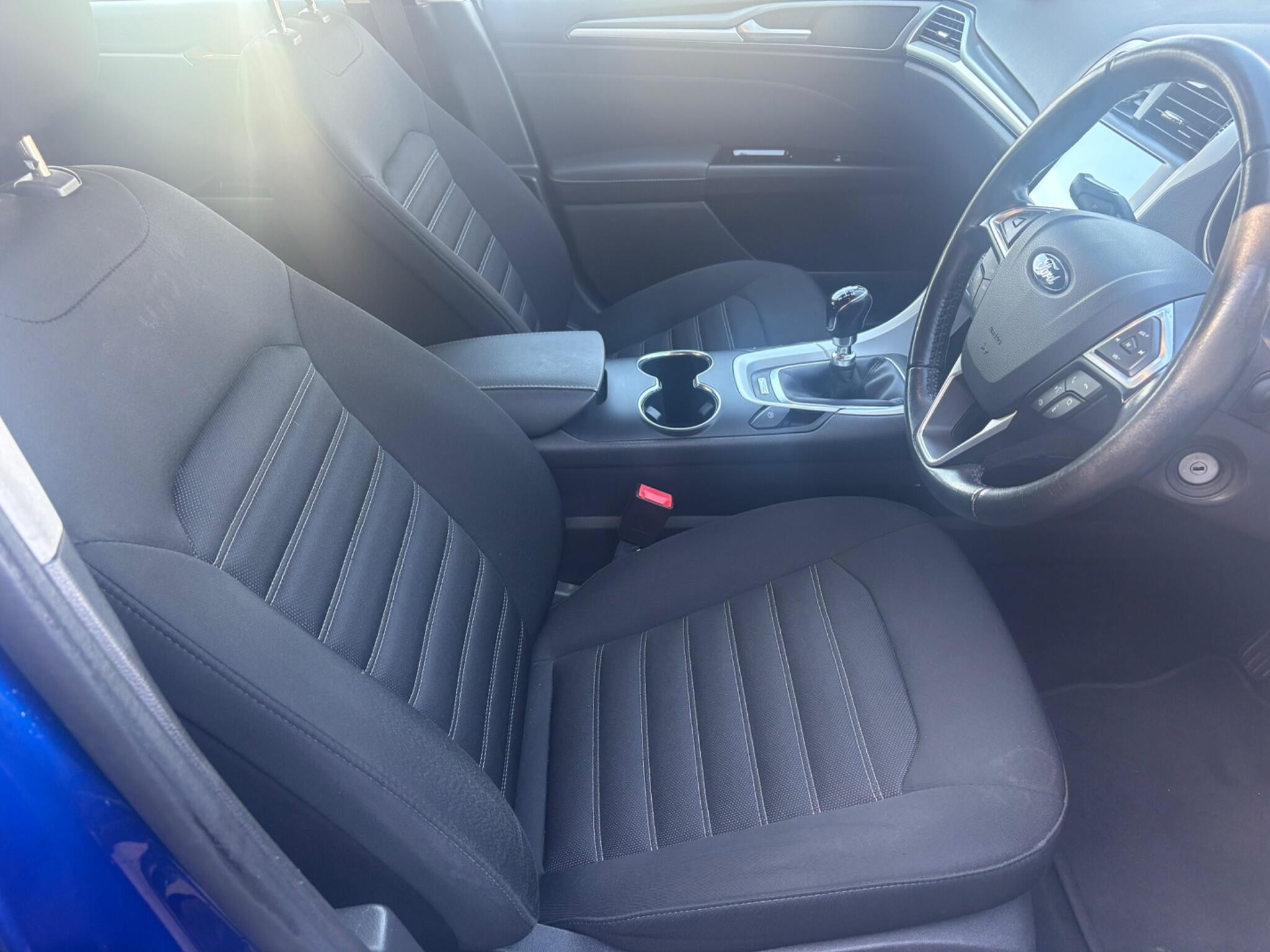 Ford Mondeo view 10