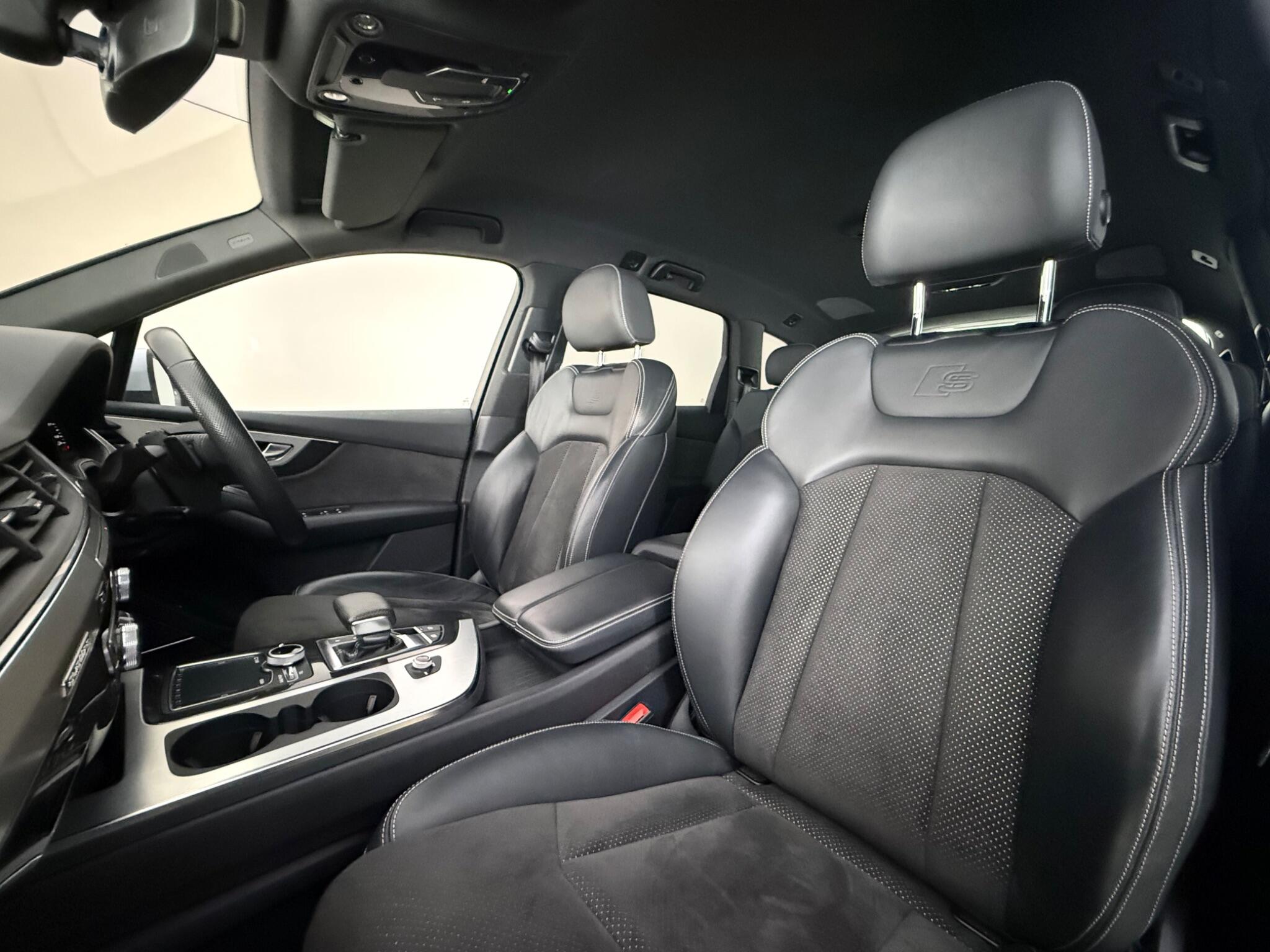 Audi Q7 view 31