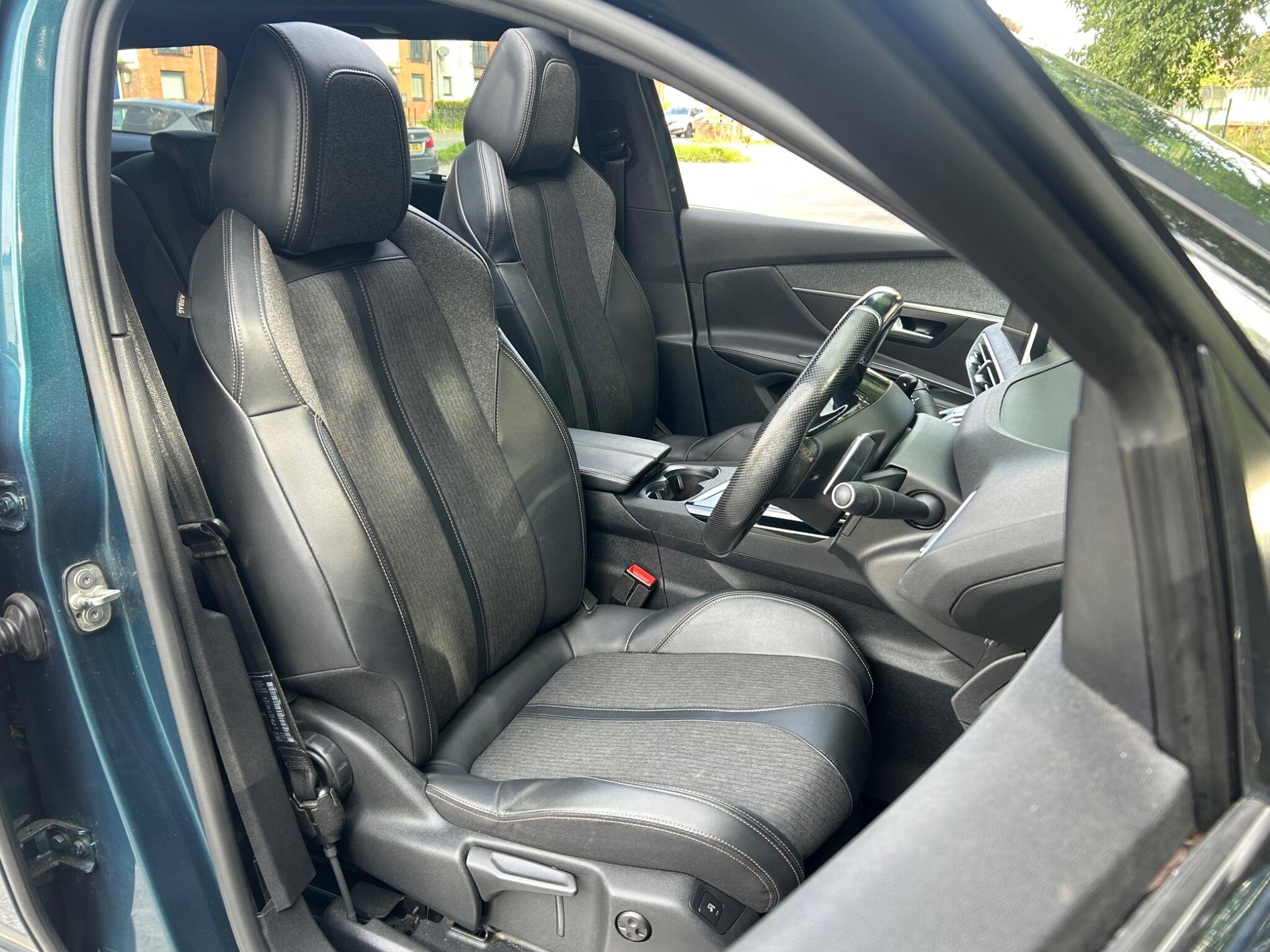 Peugeot 5008 view 18