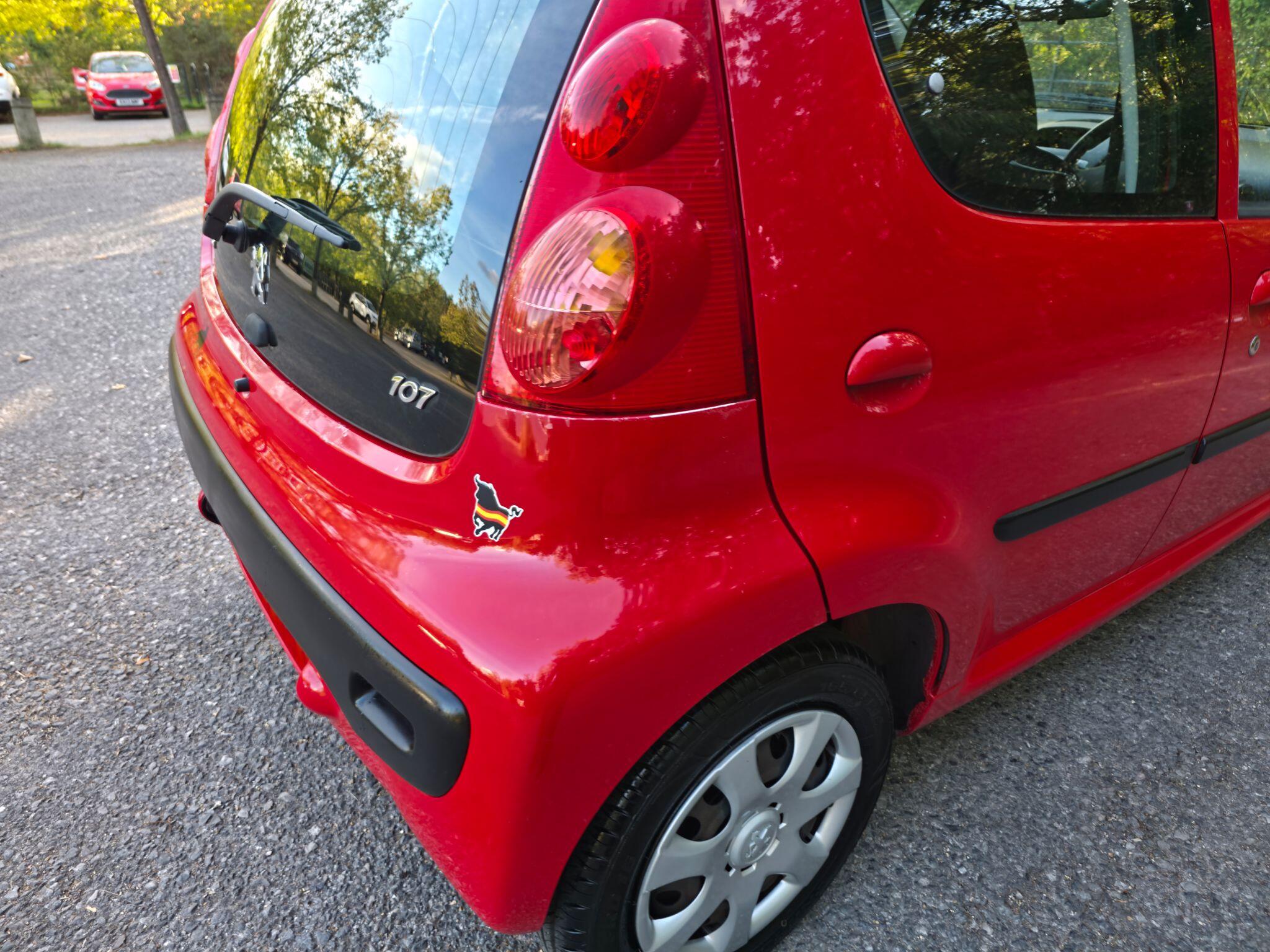 Peugeot 107 view 16