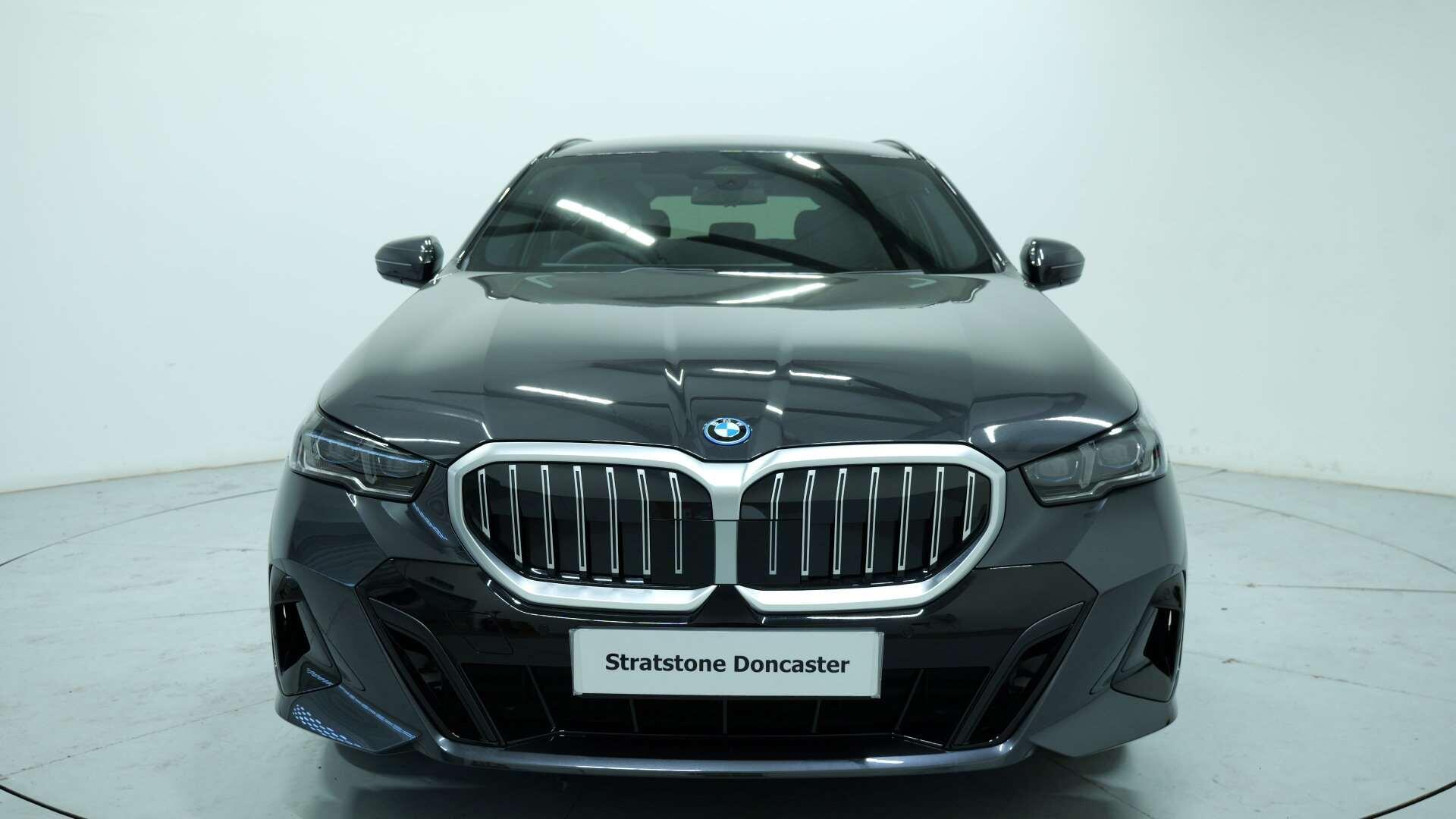 BMW 5 Series view 17