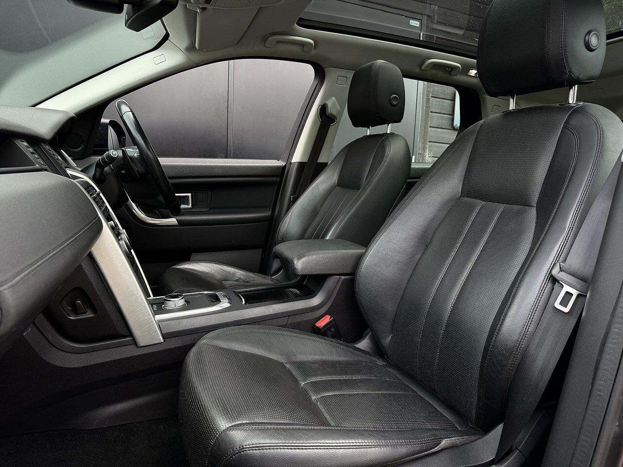 Land Rover Discovery Sport view 2