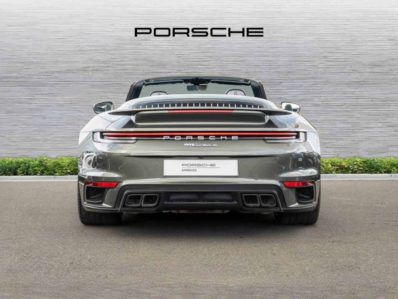 Porsche 911 view 7