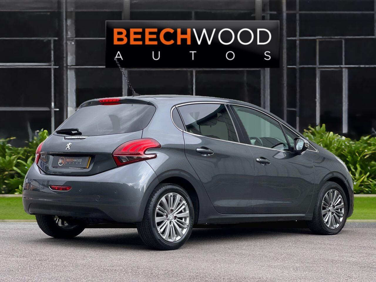 Peugeot 208 view 6