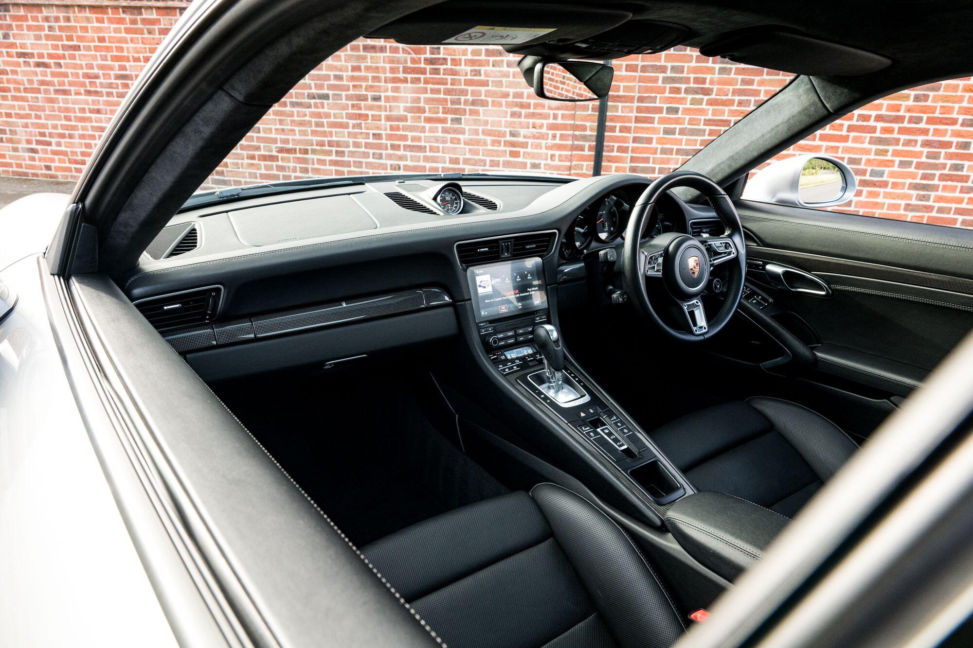 Porsche 911 view 45