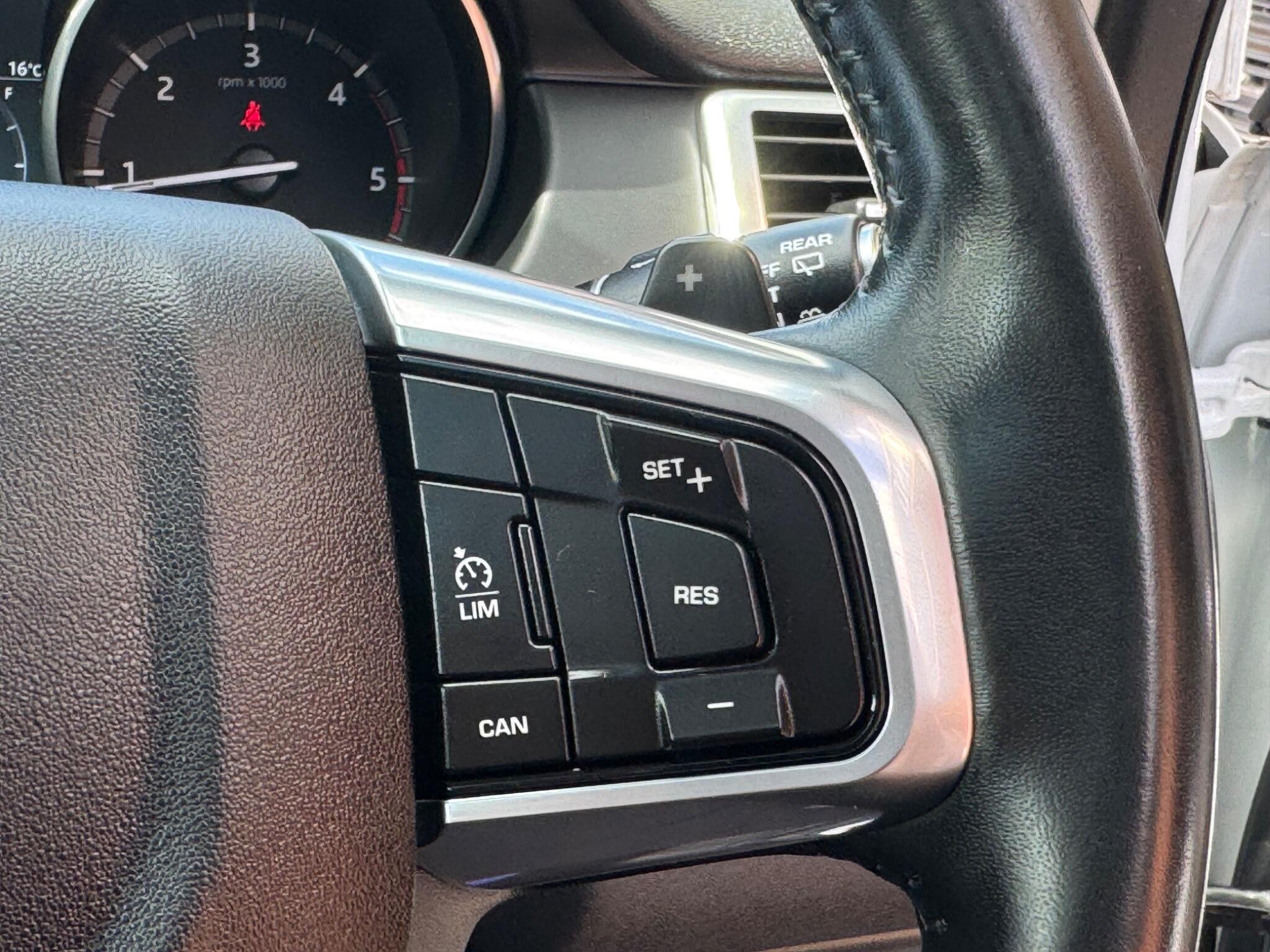 Land Rover Discovery Sport view 20