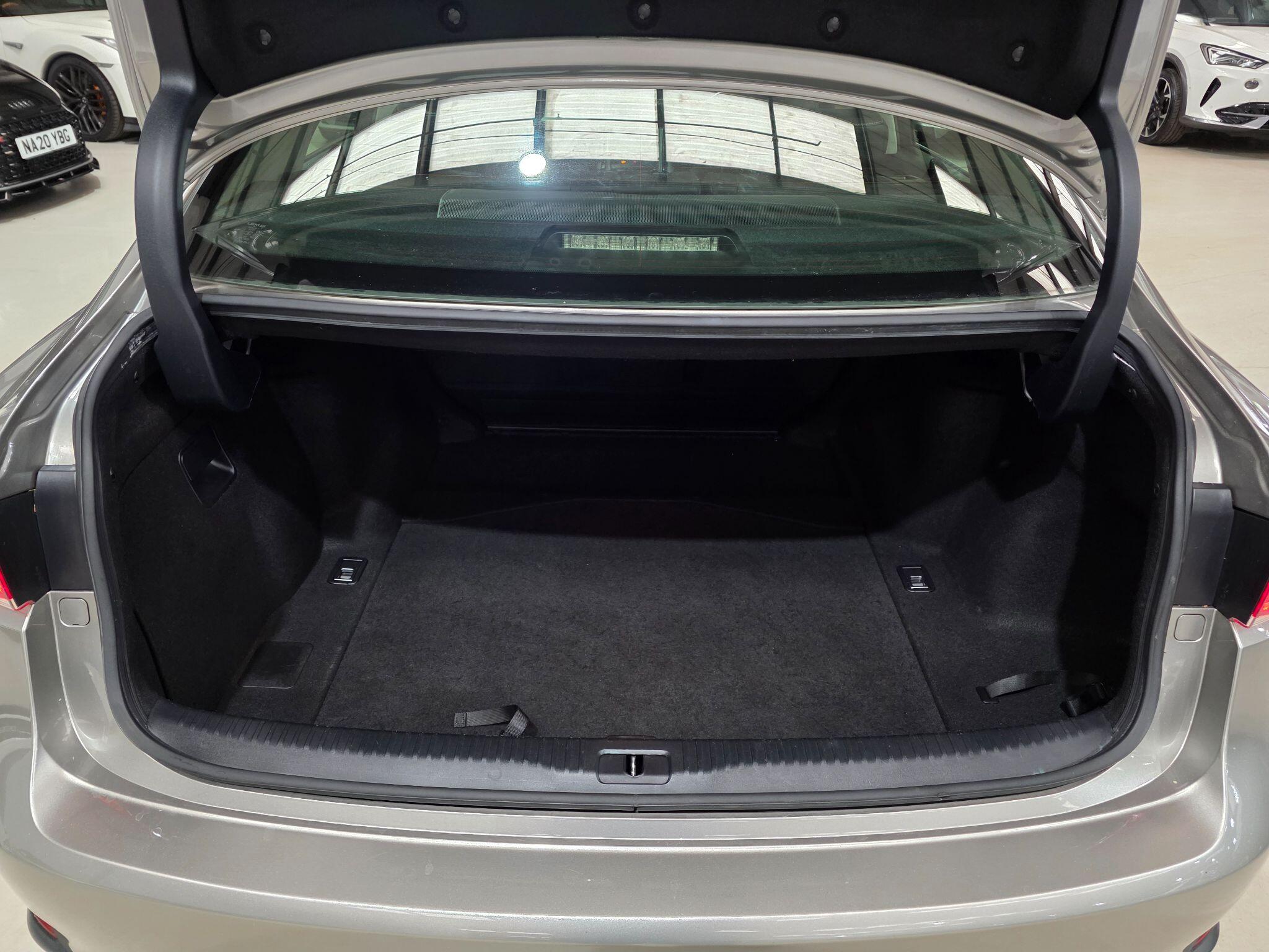 Lexus Is view 28