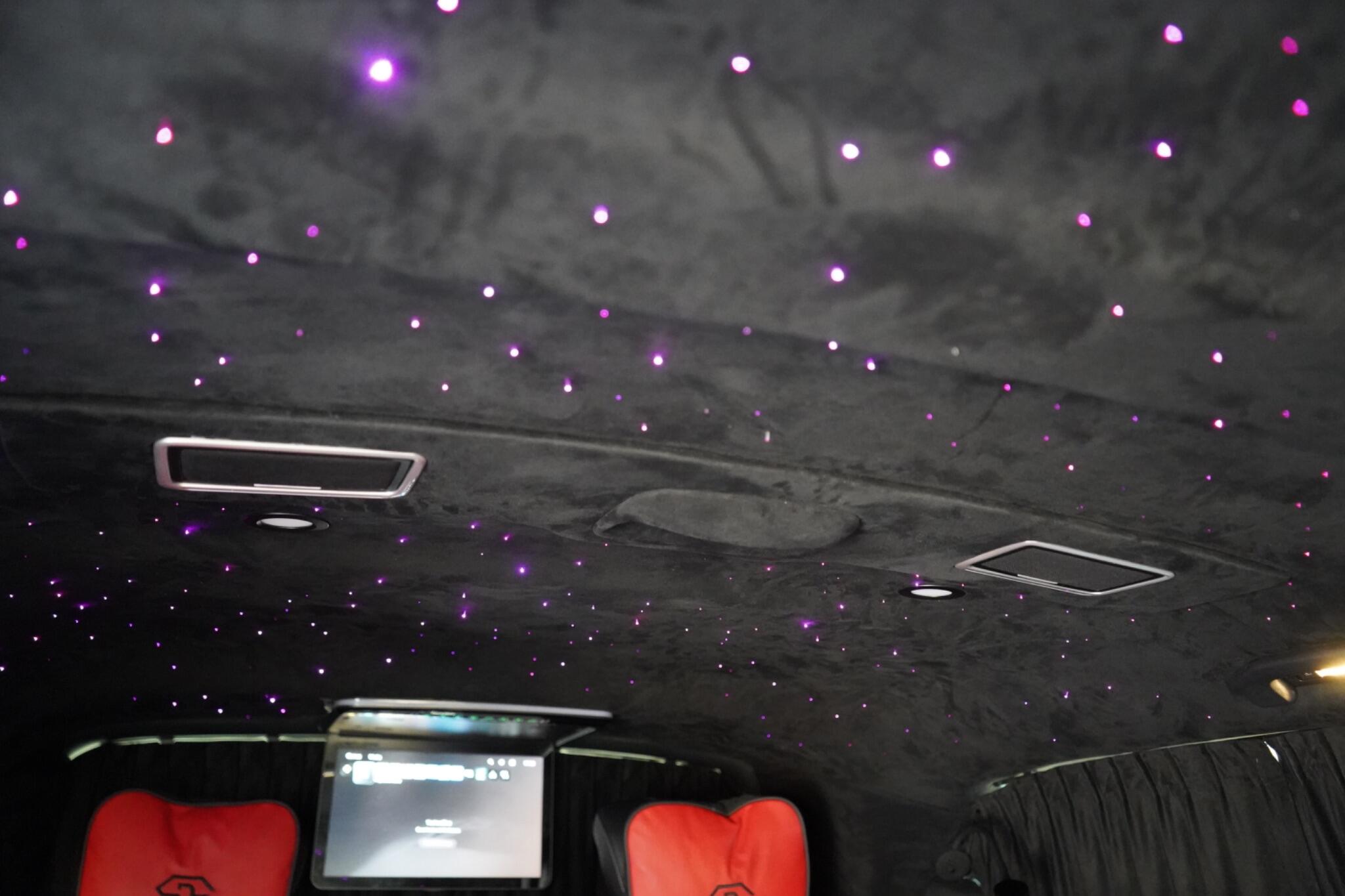 Mercedes-Benz V-Class view 24