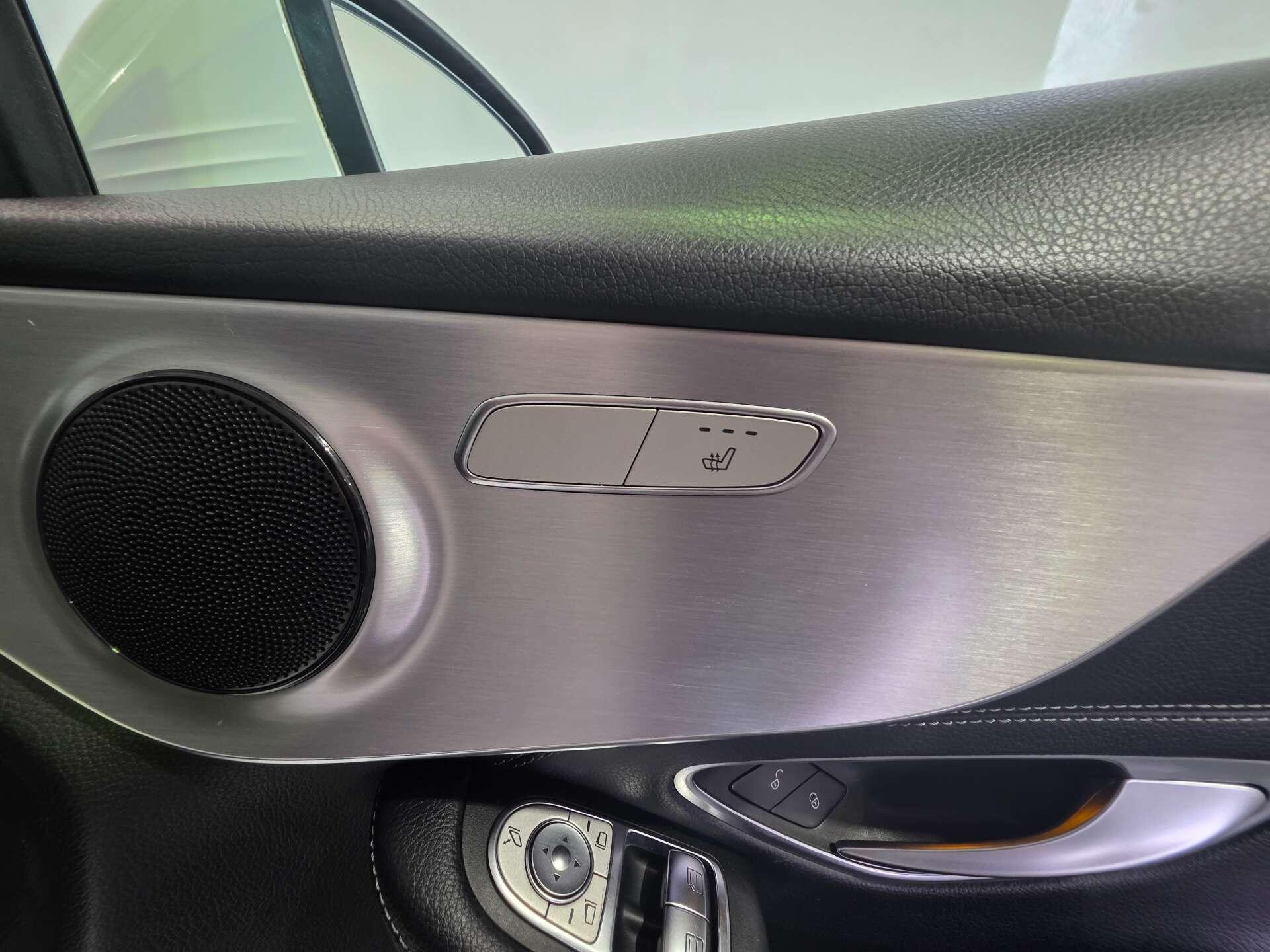 Mercedes-Benz C-Class view 11