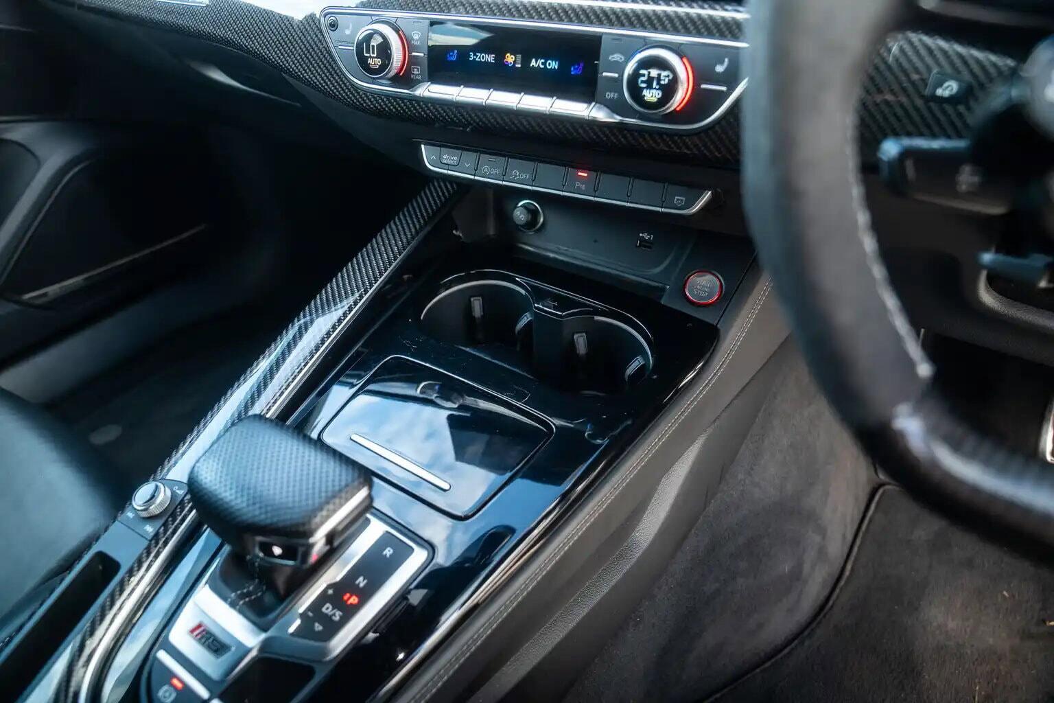 Audi RS4 Avant view 27