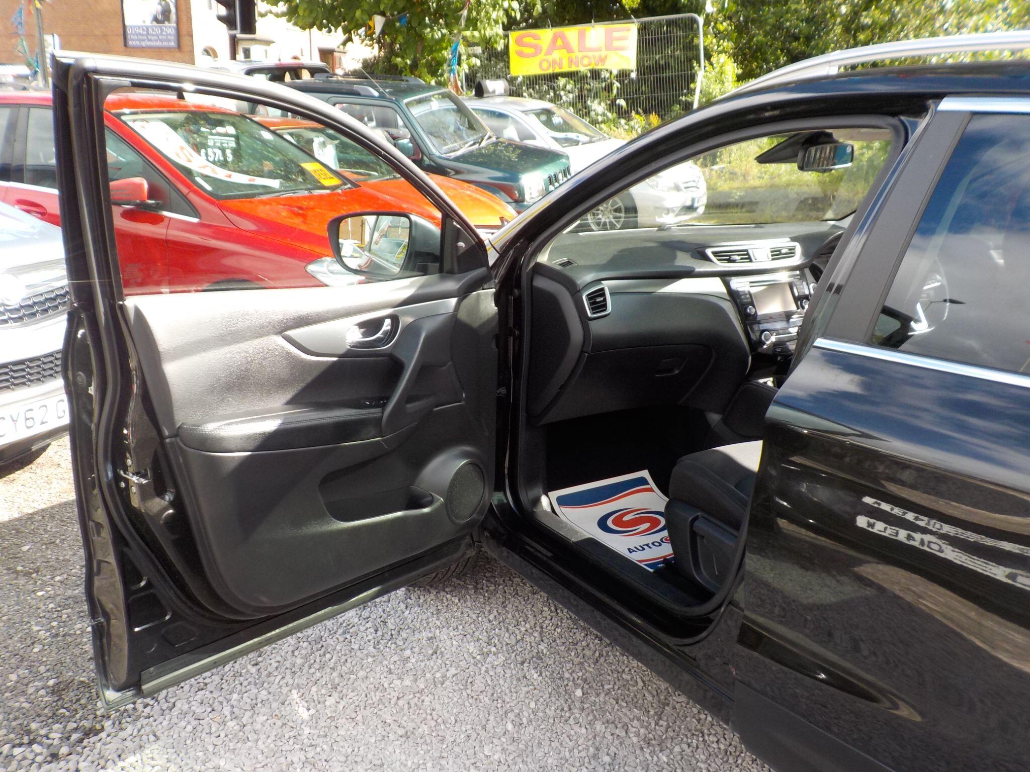 Nissan Qashqai 1.5 dCi N-Connecta Euro 6 (s/s) 5dr