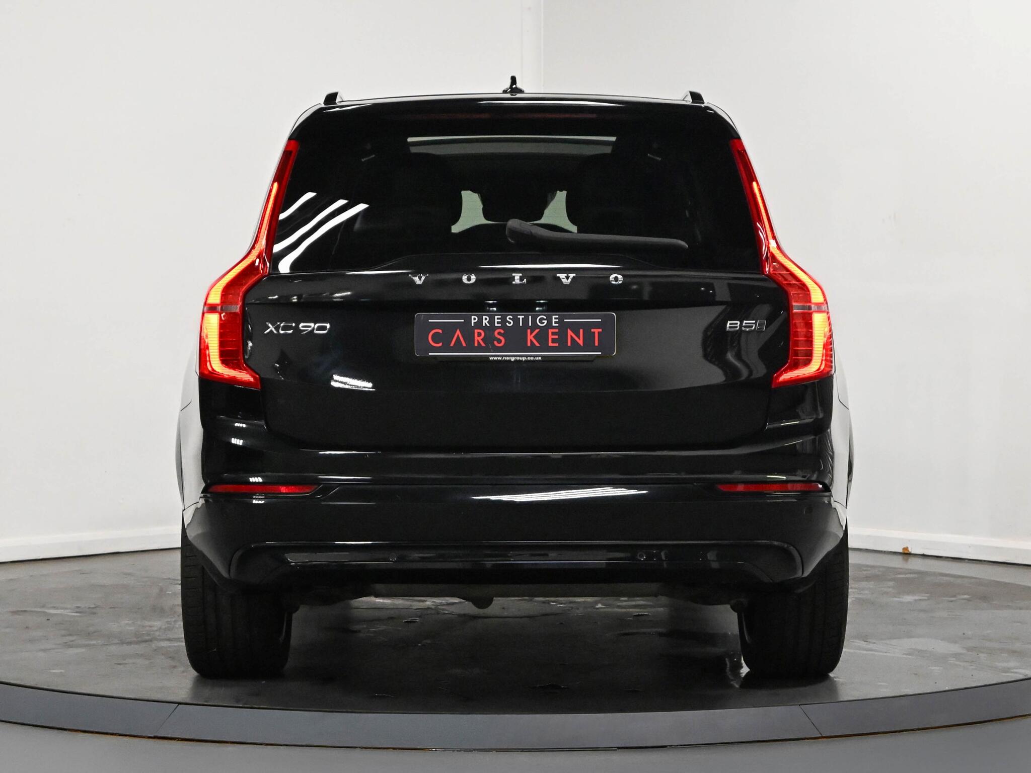 Volvo XC90 view 26