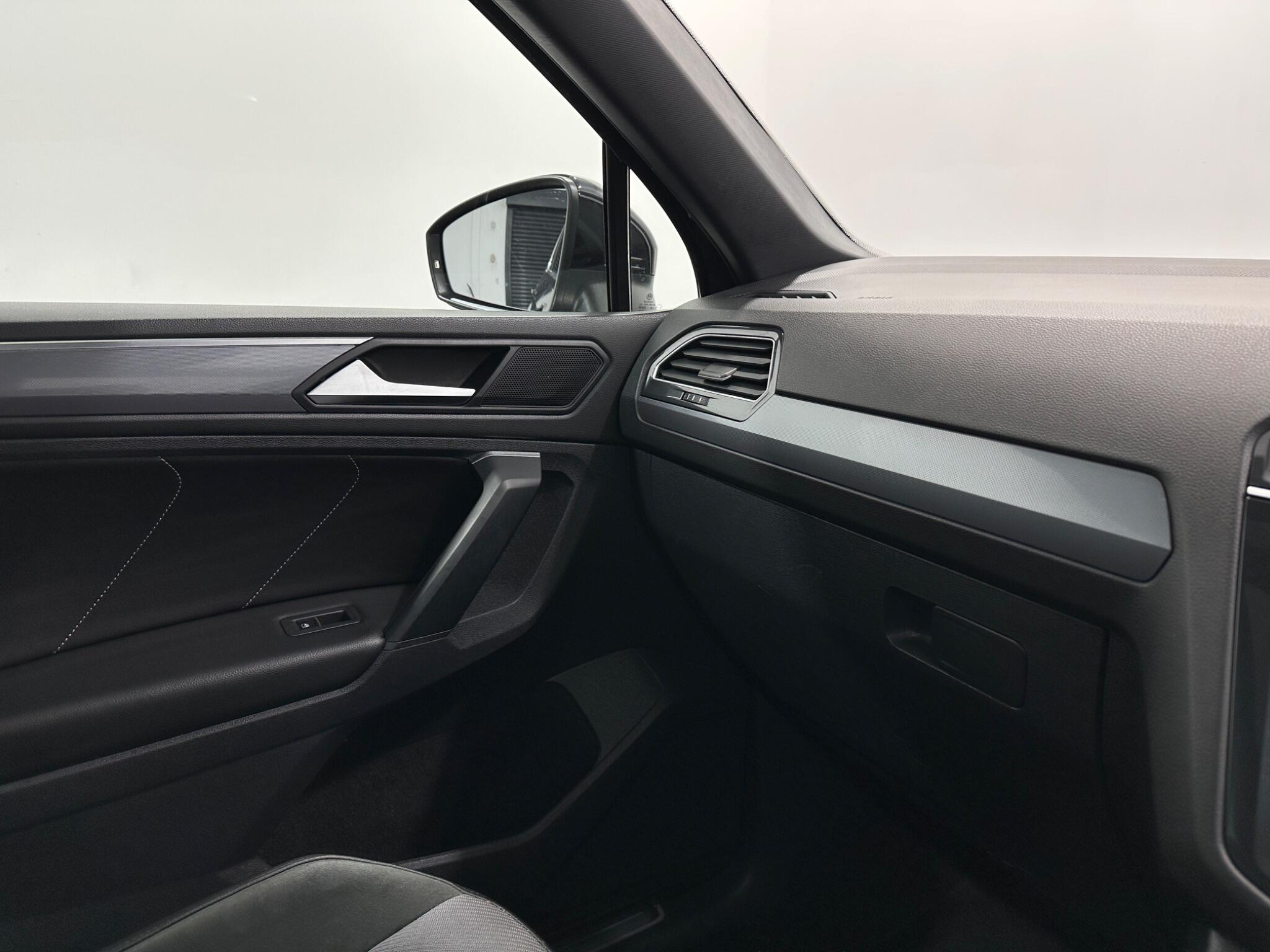 Volkswagen Tiguan view 28