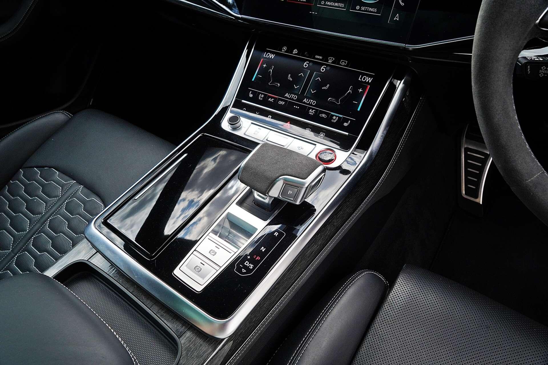 Audi RS Q8 view 21