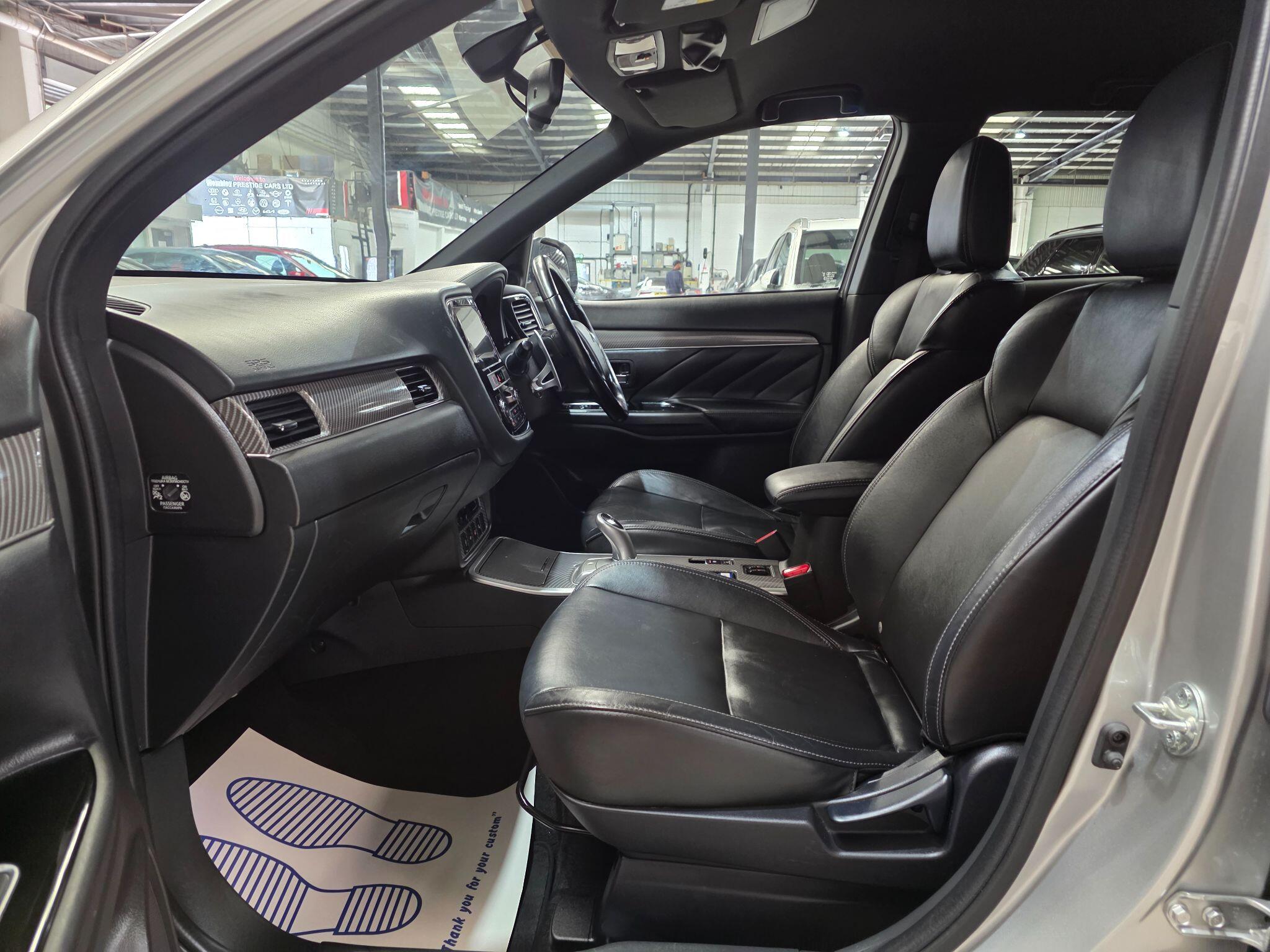 Mitsubishi Outlander view 25