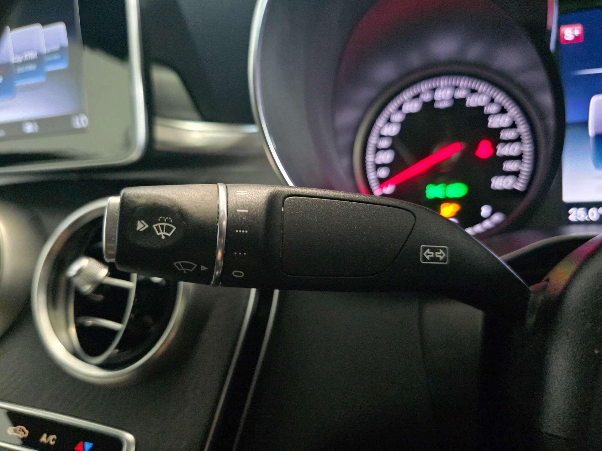 Mercedes-Benz C-Class view 20