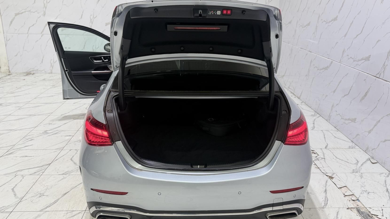 Mercedes-Benz C-Class view 25