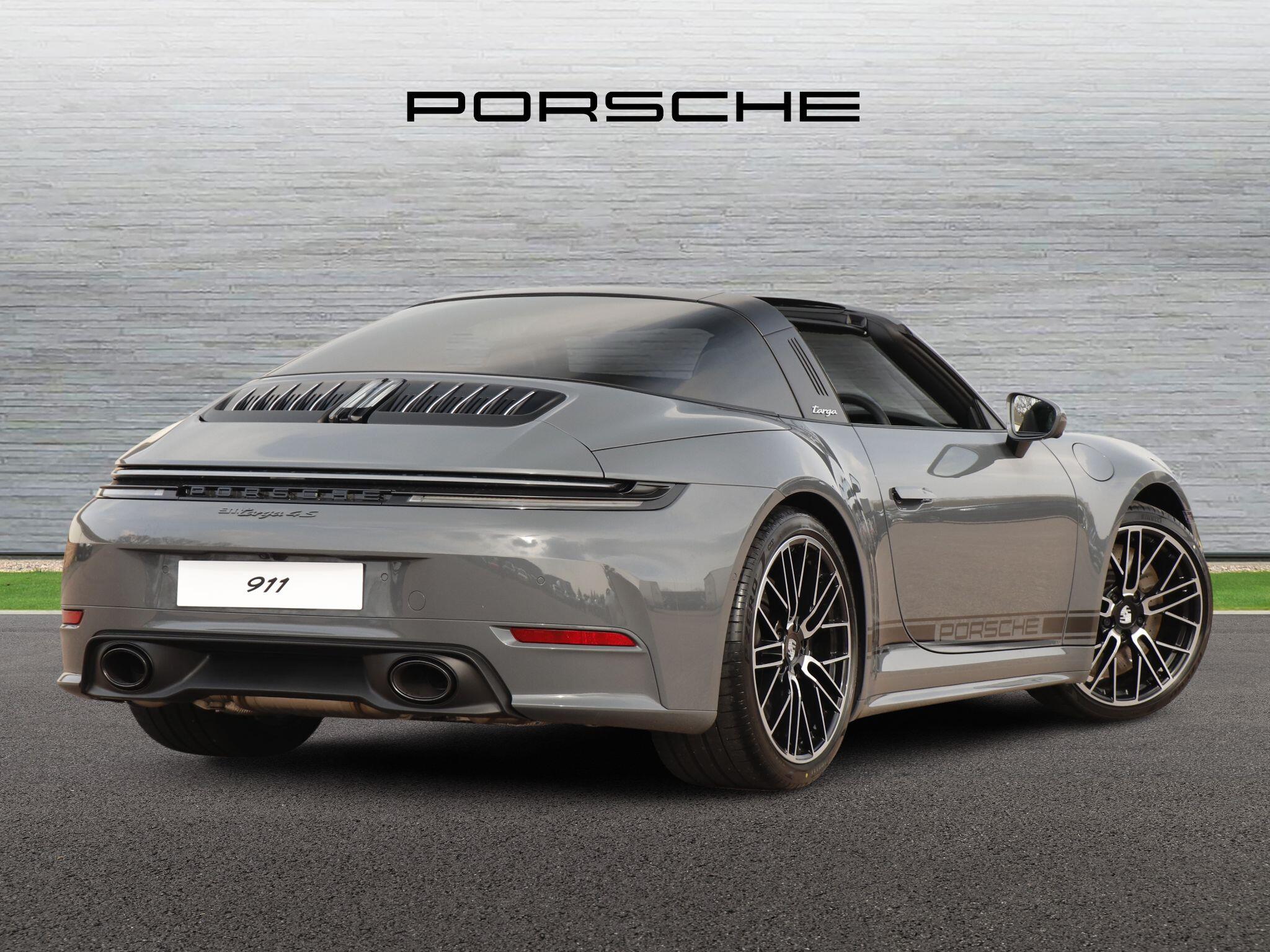 Porsche 911 view 3