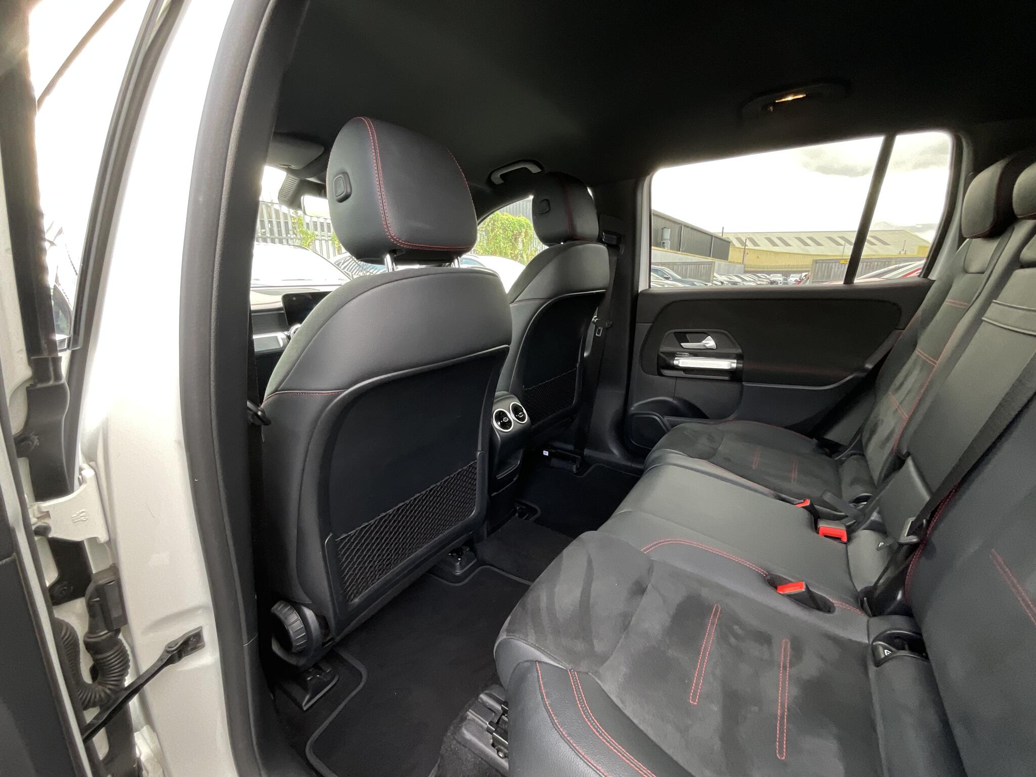 Mercedes-Benz 300 view 13