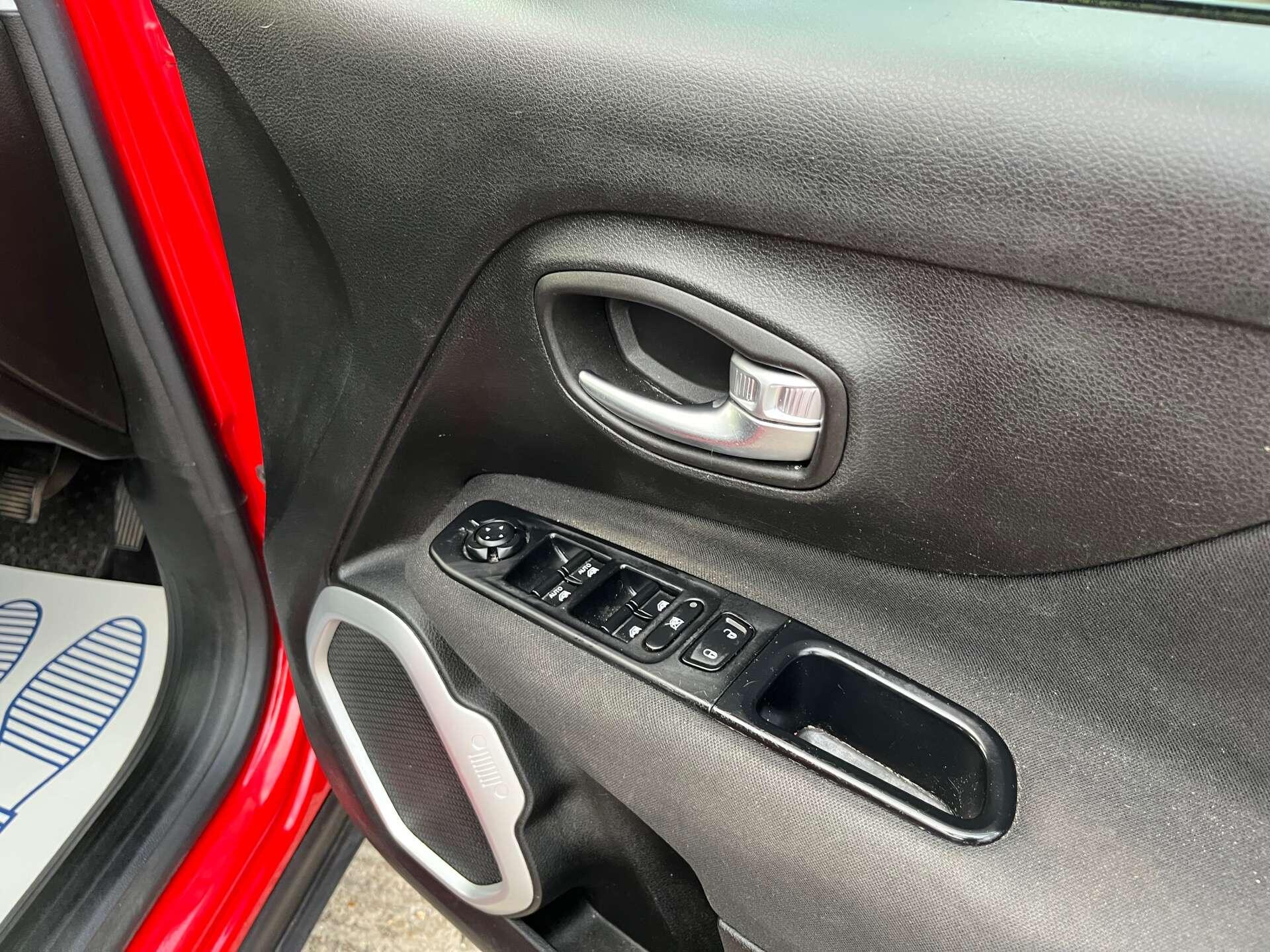 Jeep Renegade view 34