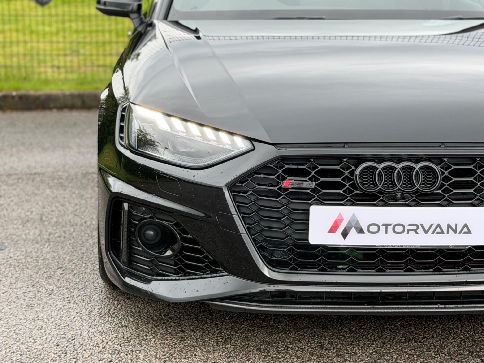 Audi RS4 view 60