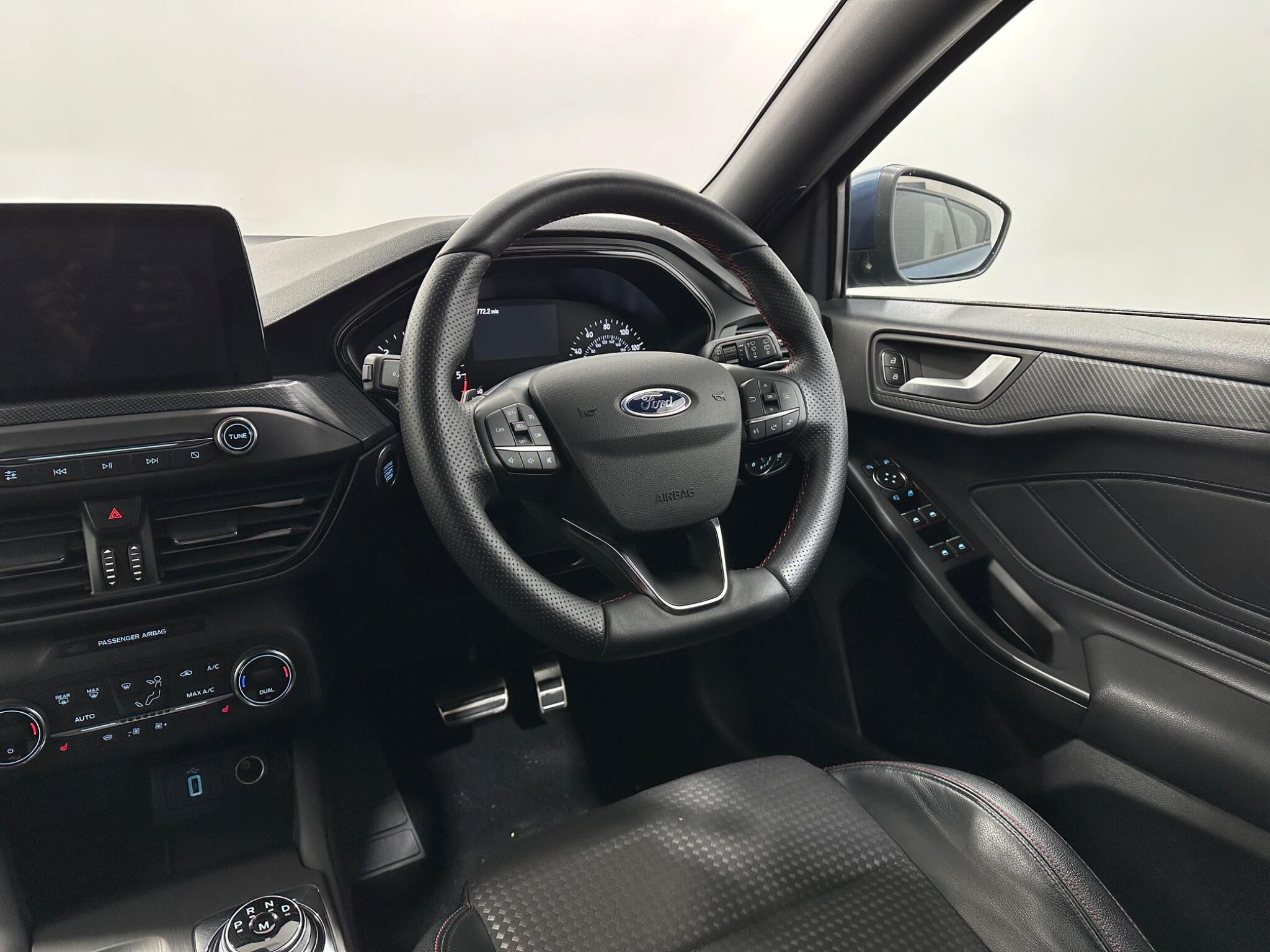 Ford Focus view 12