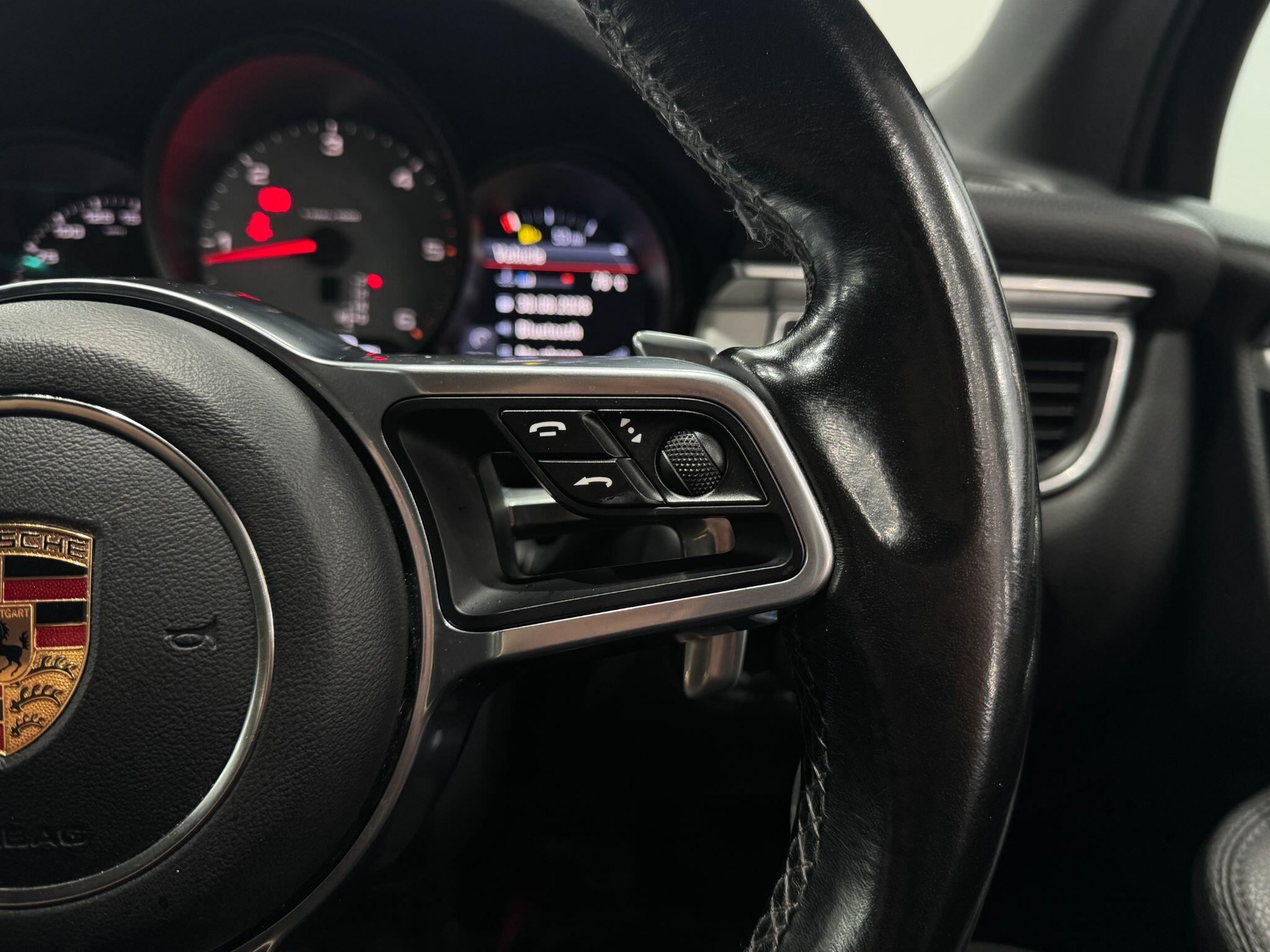 Porsche Macan view 50