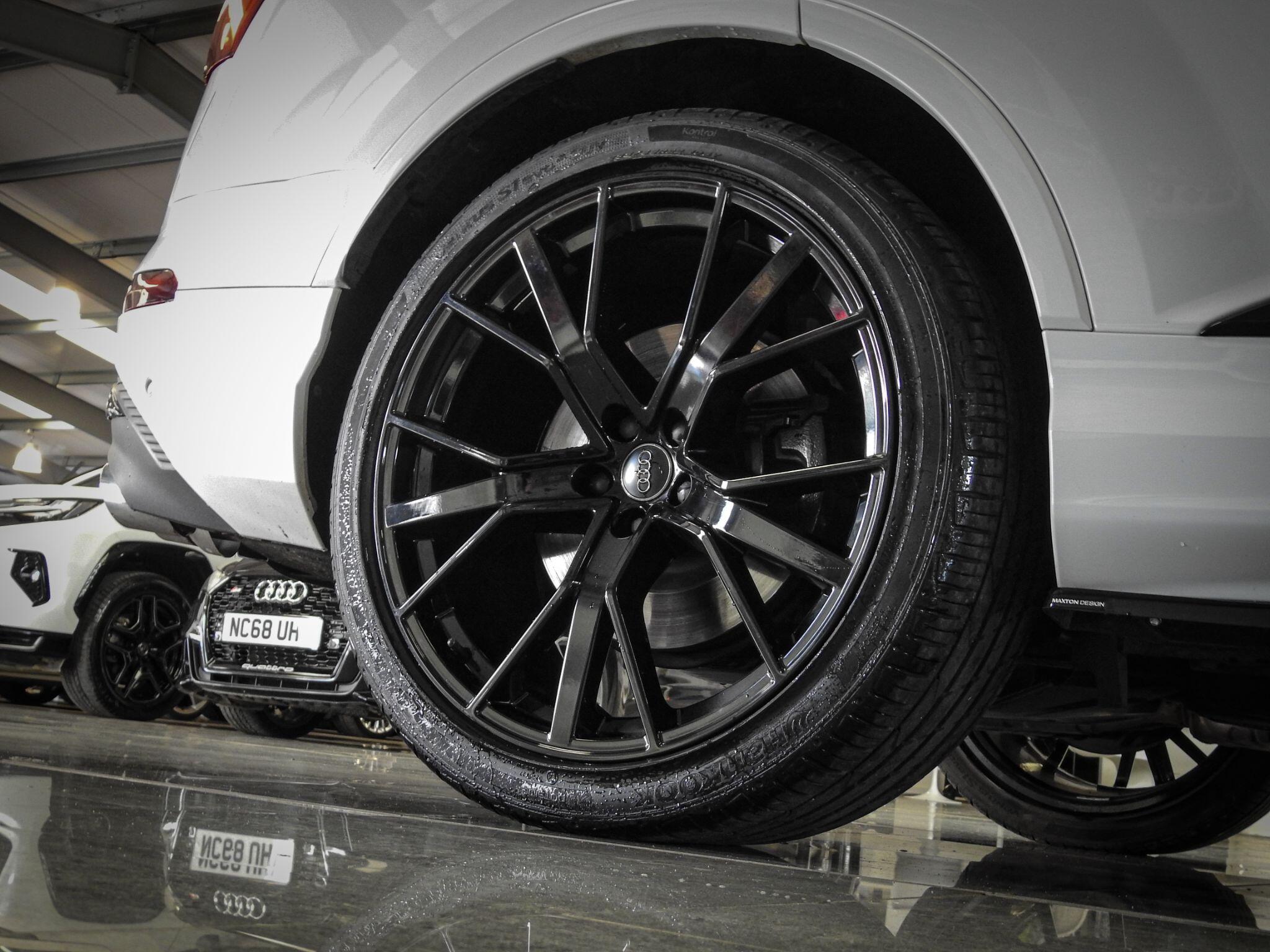 Audi SQ7 view 21