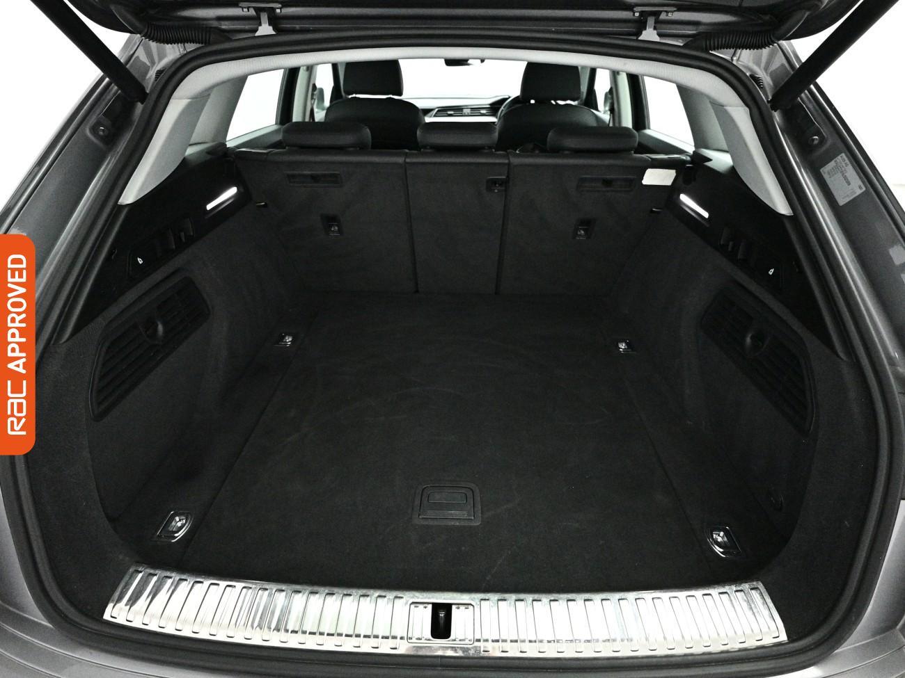 Audi E-Tron view 29