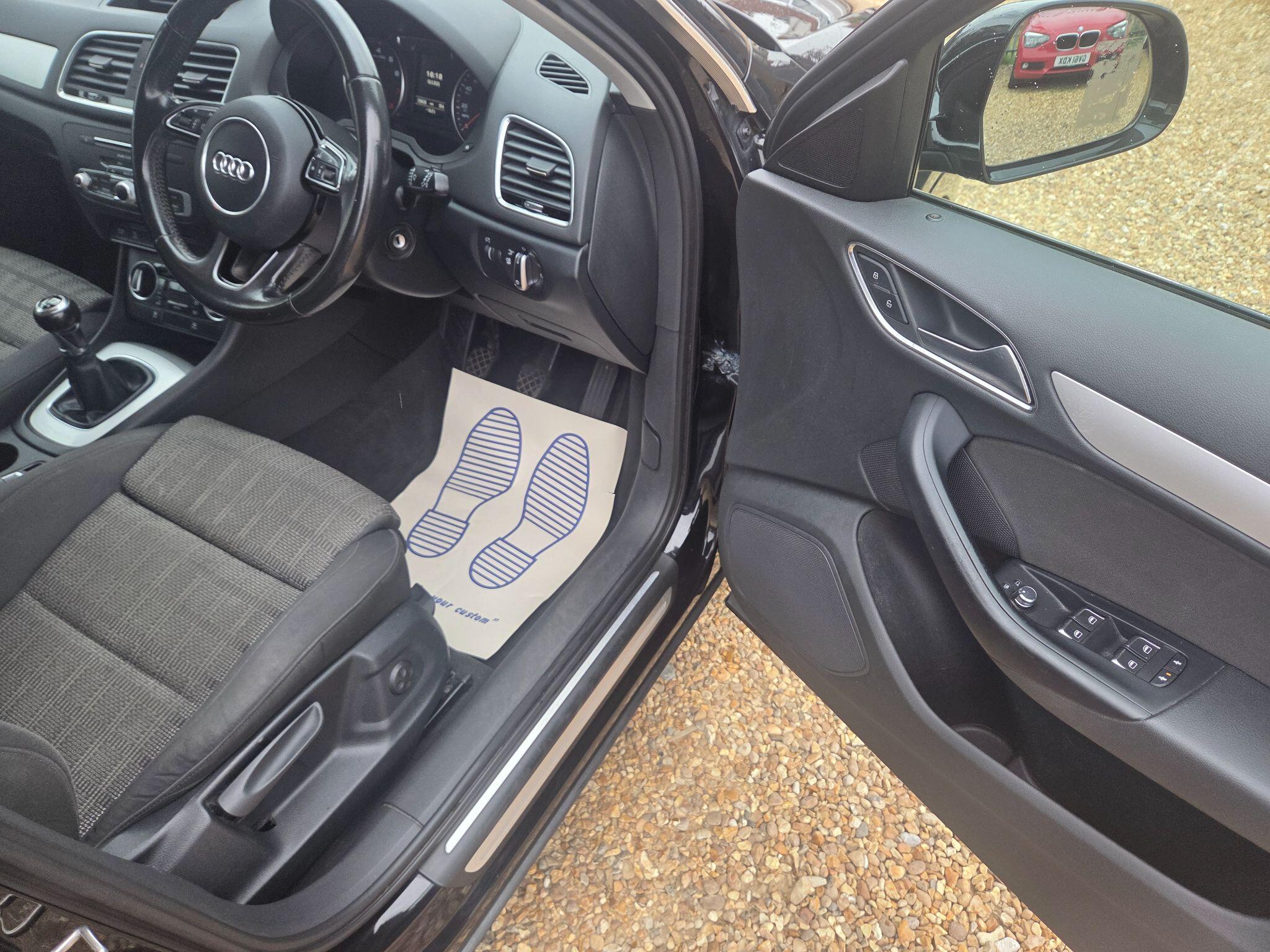 Audi Q3 view 46