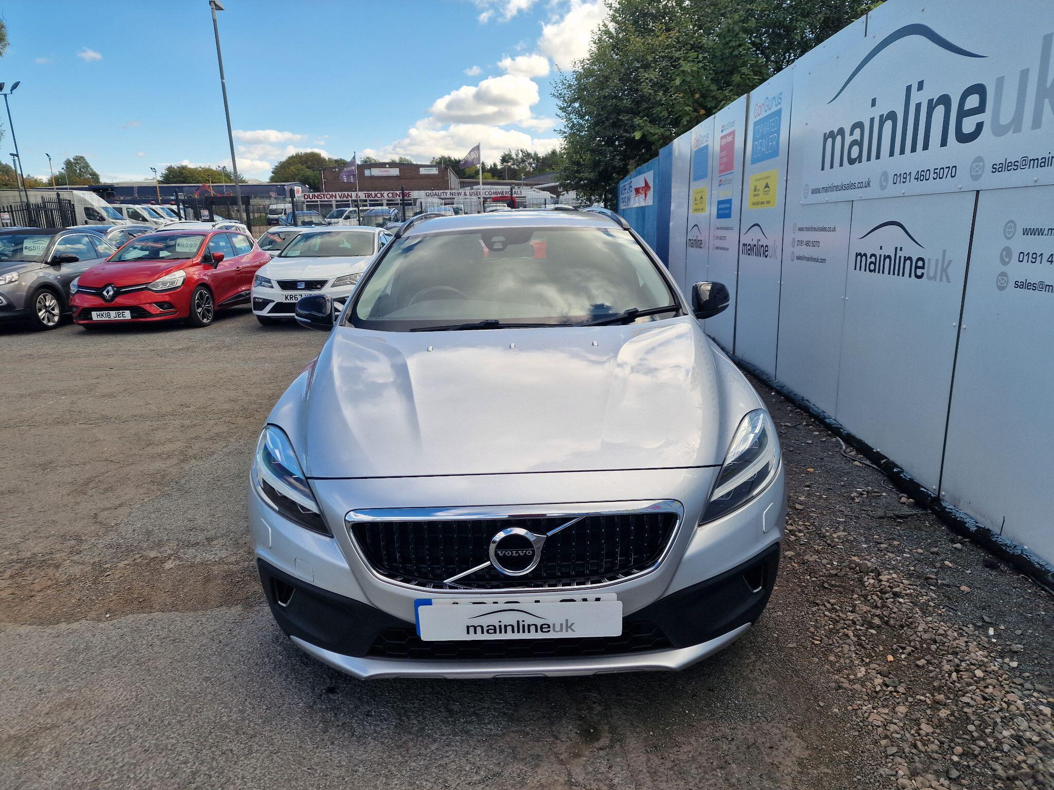 Volvo V40 Cross Country view 9
