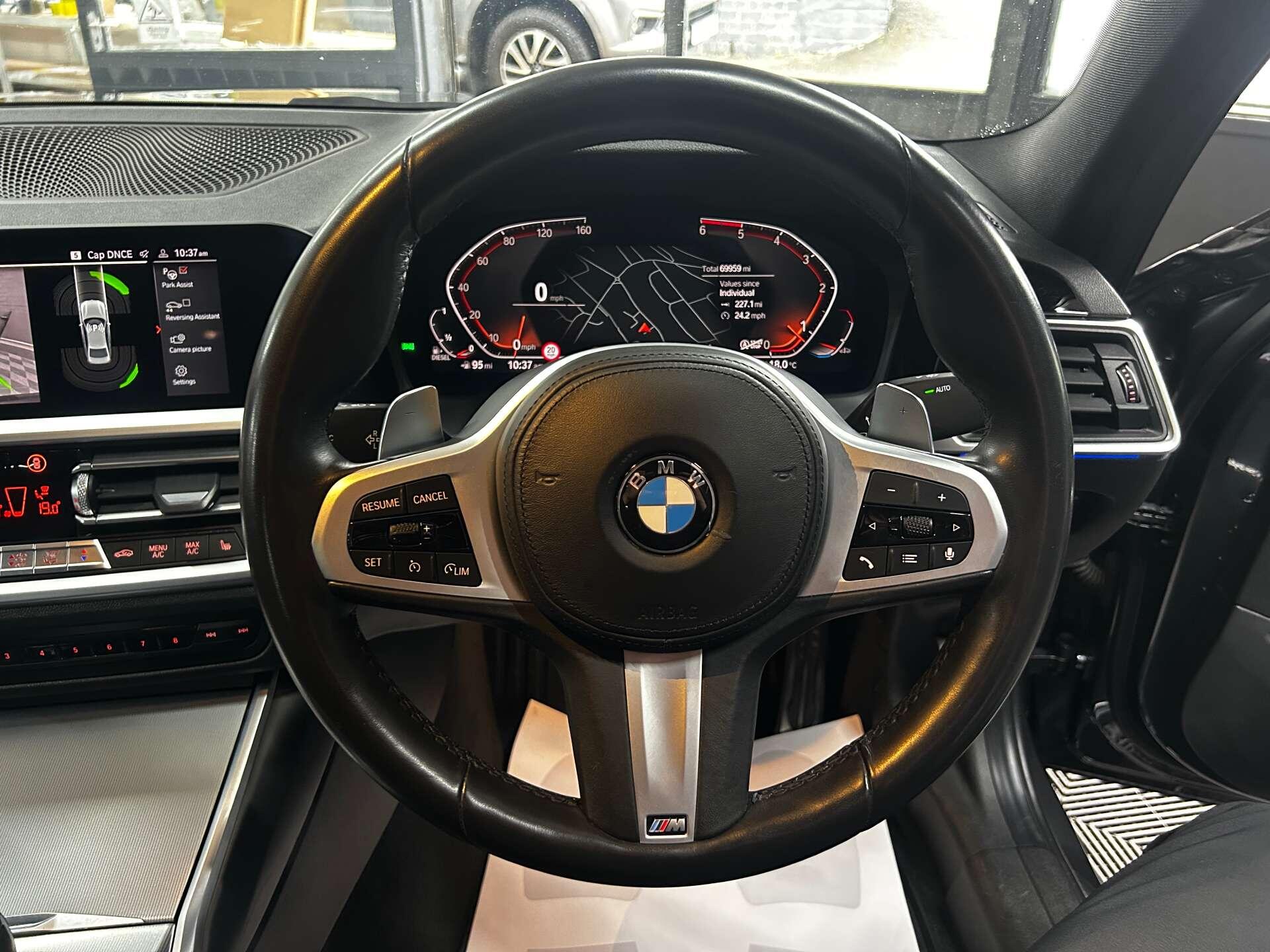 BMW 3 Series view 32