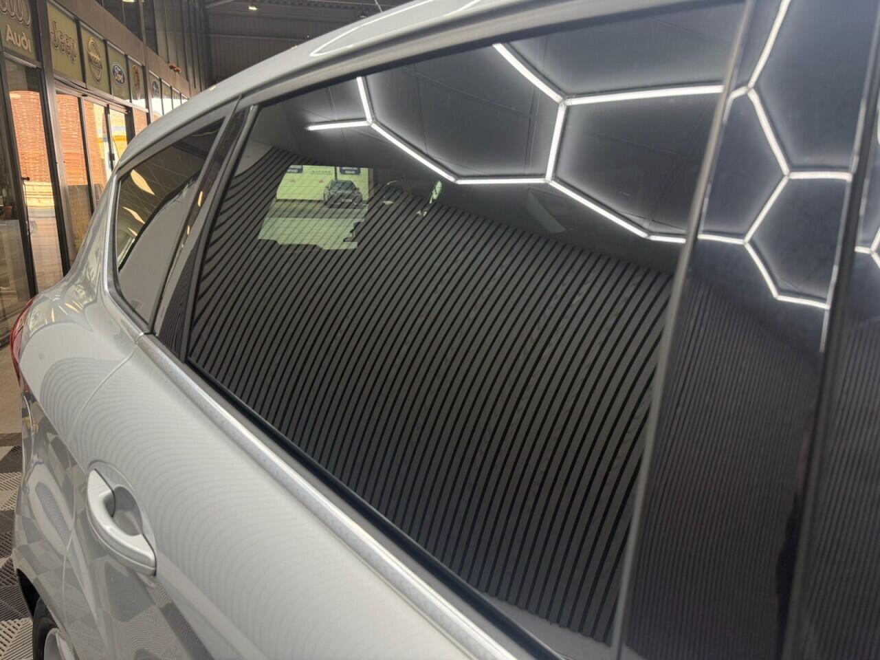 Ford C-Max view 31