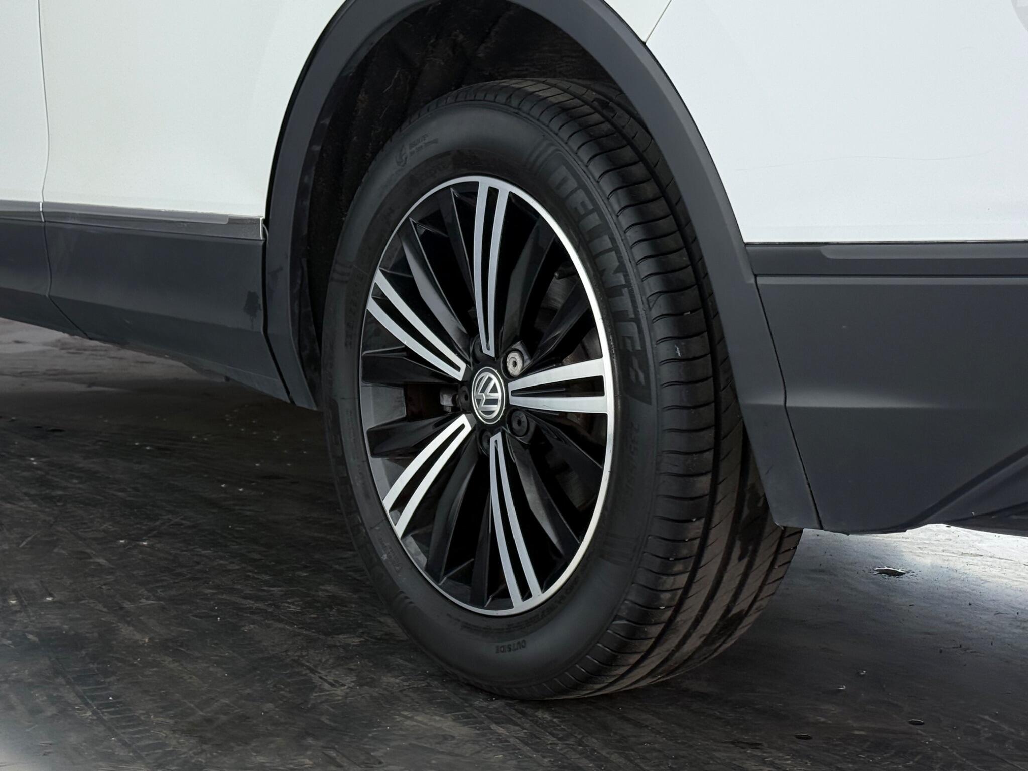 Volkswagen Tiguan view 9