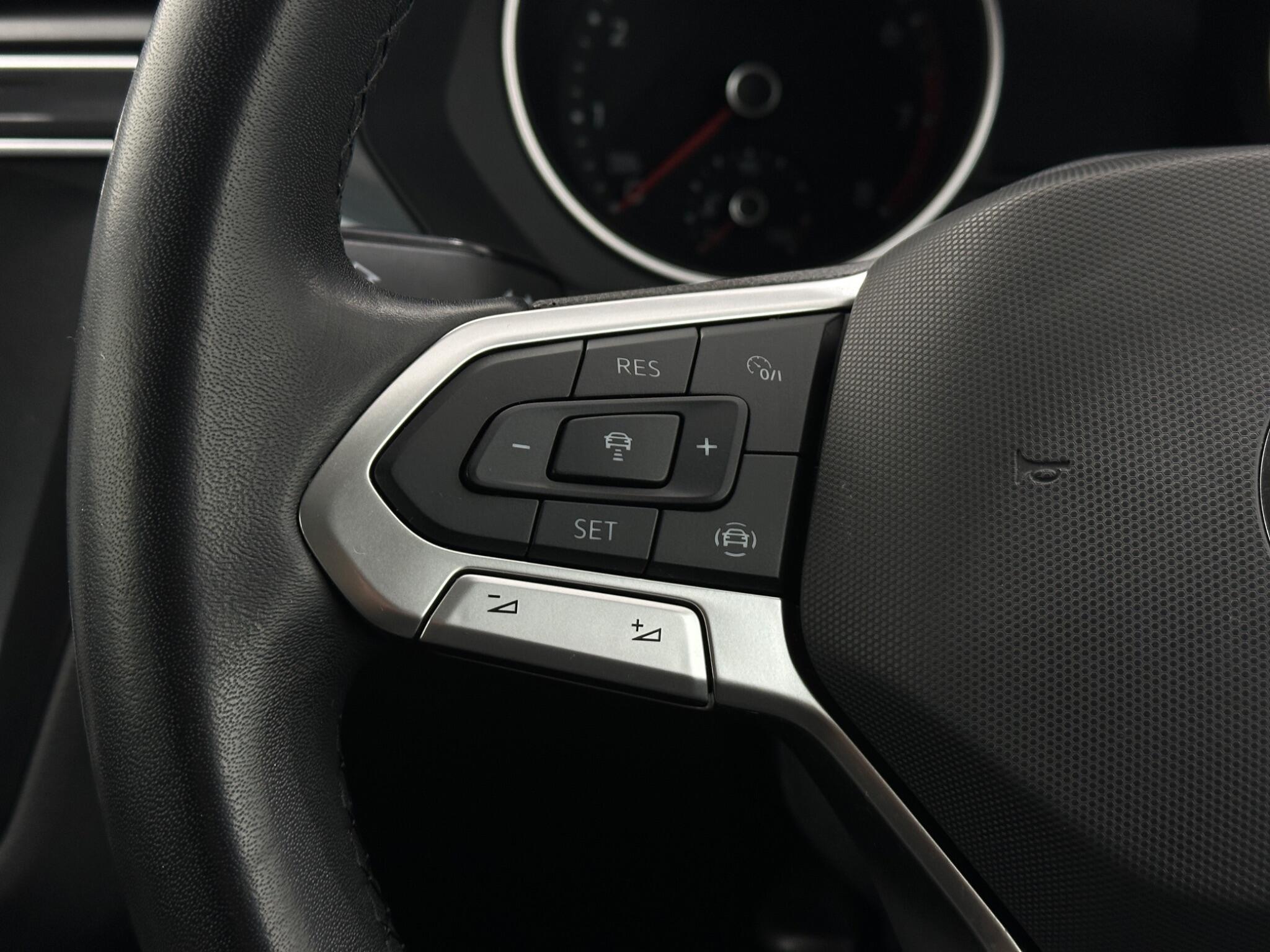 Volkswagen Tiguan view 14