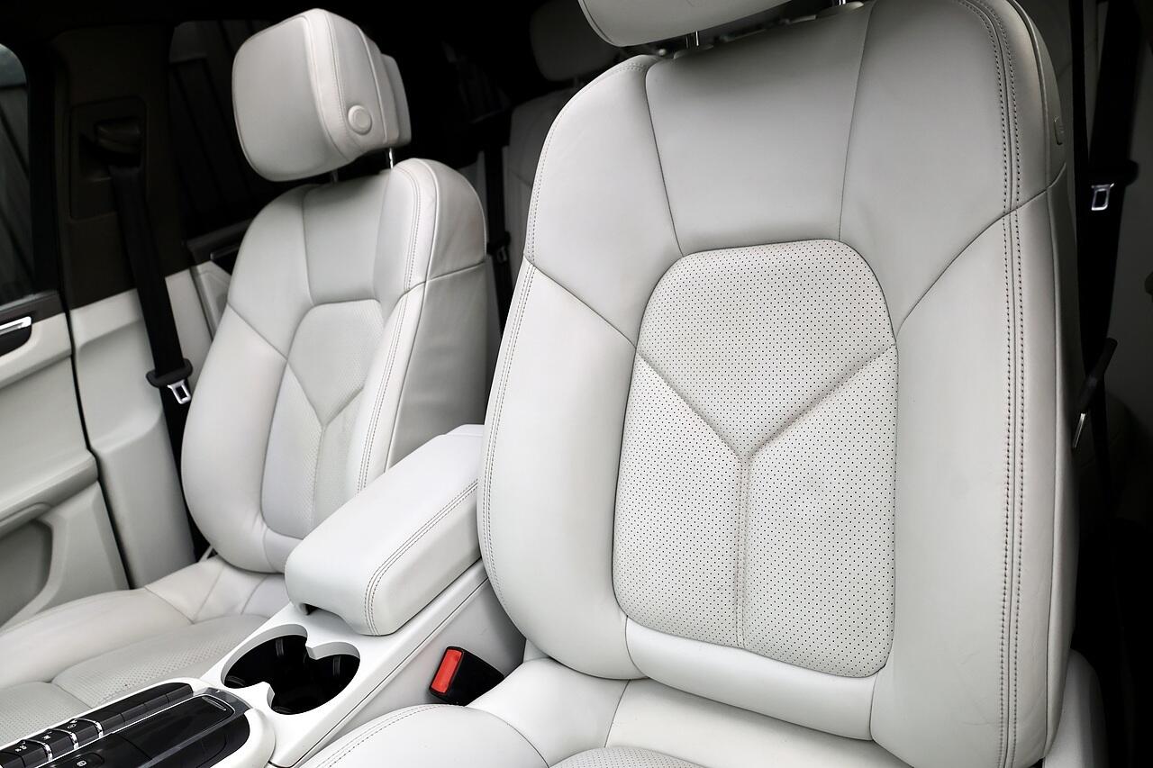 Porsche Macan view 16