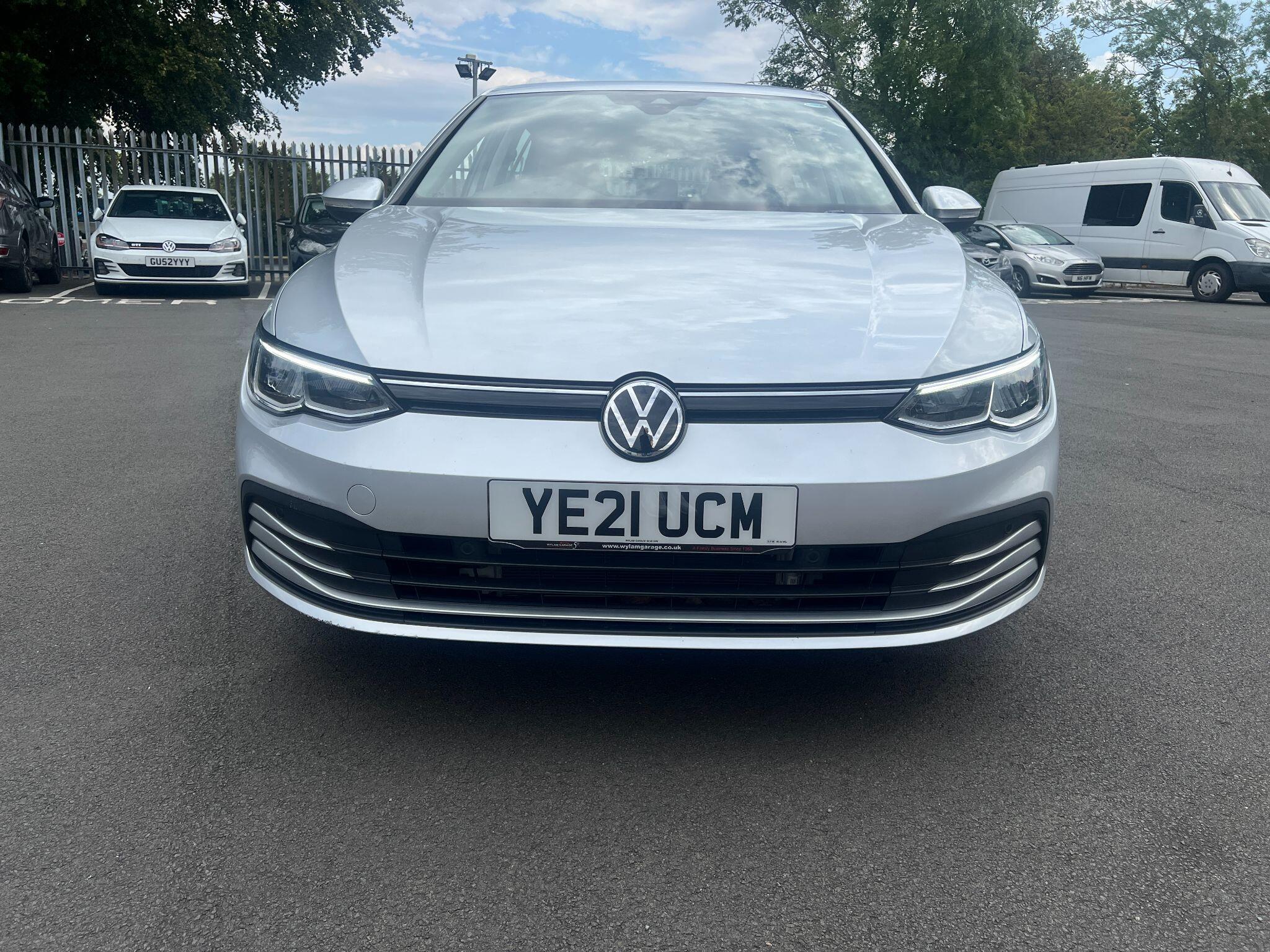 Volkswagen Golf view 3