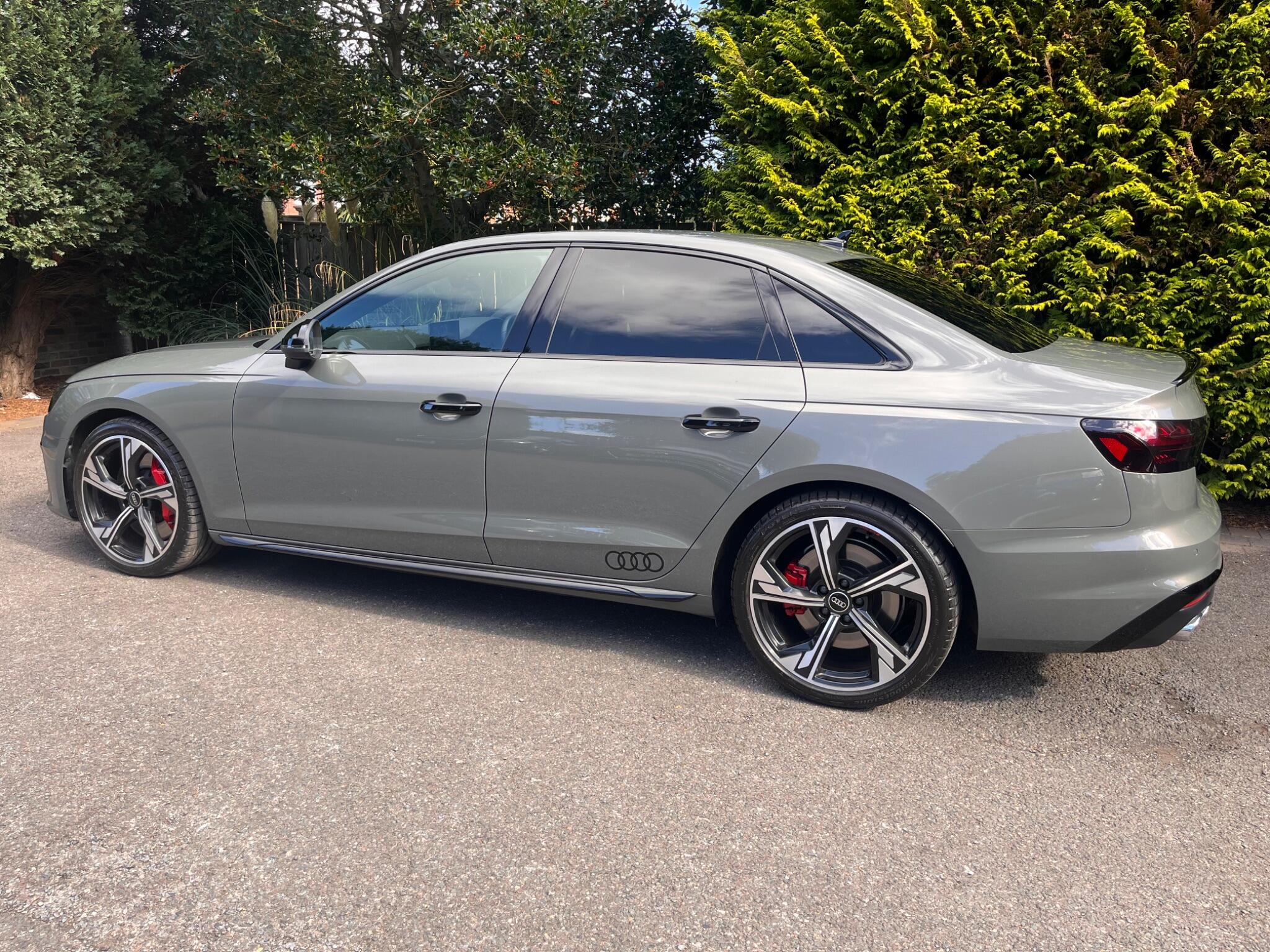 Audi S4 view 8