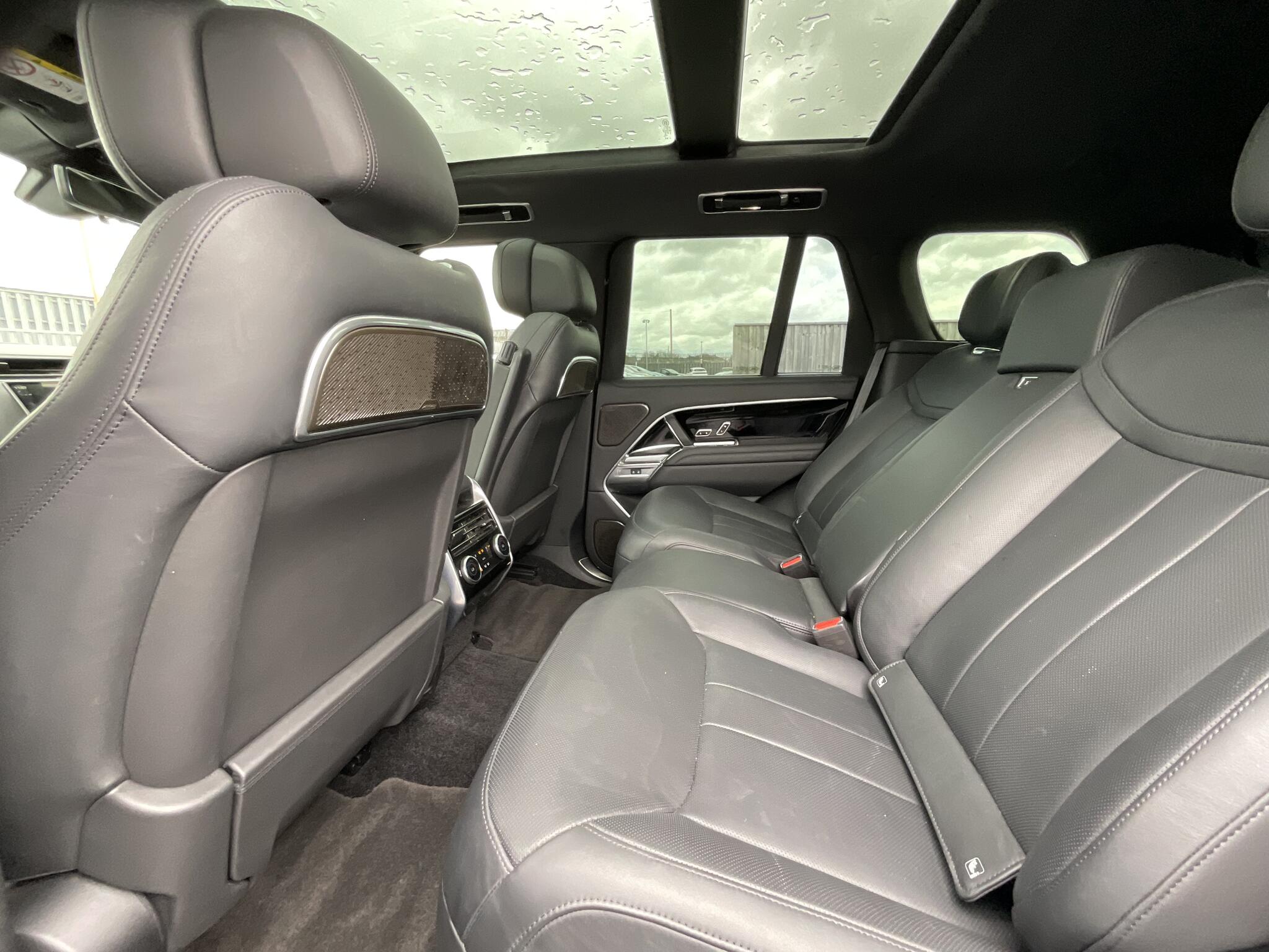 Land Rover Range Rover view 15