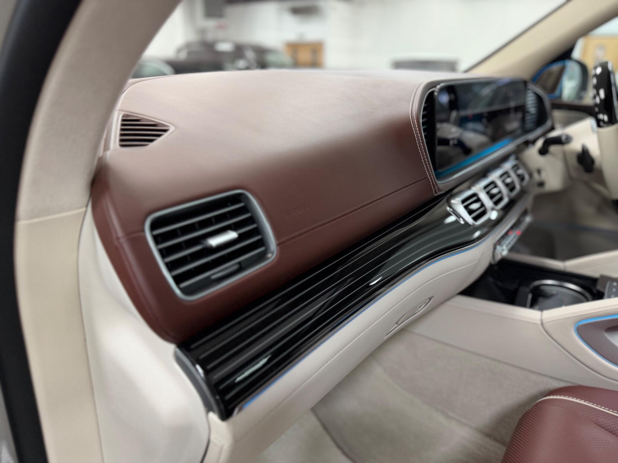Mercedes-Benz GLS view 65