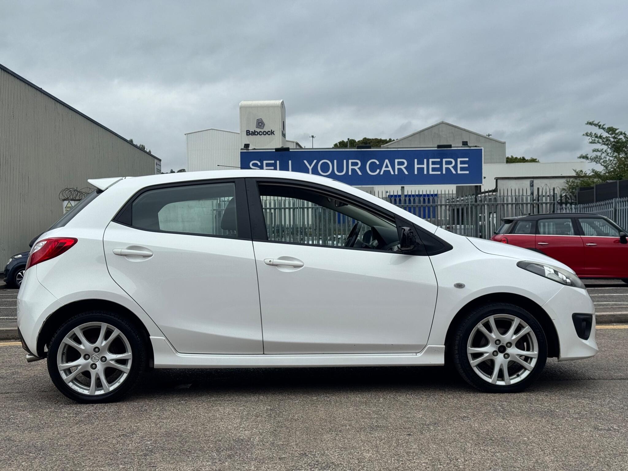 Mazda Mazda2 view 17